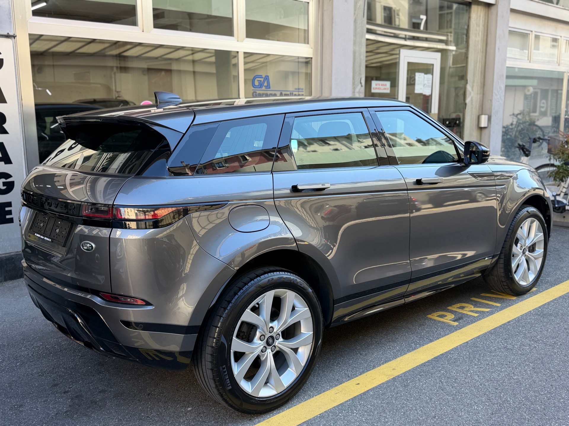 LAND ROVER Range Rover Evoque R-Dynamic D 240 SE AT9-image-2