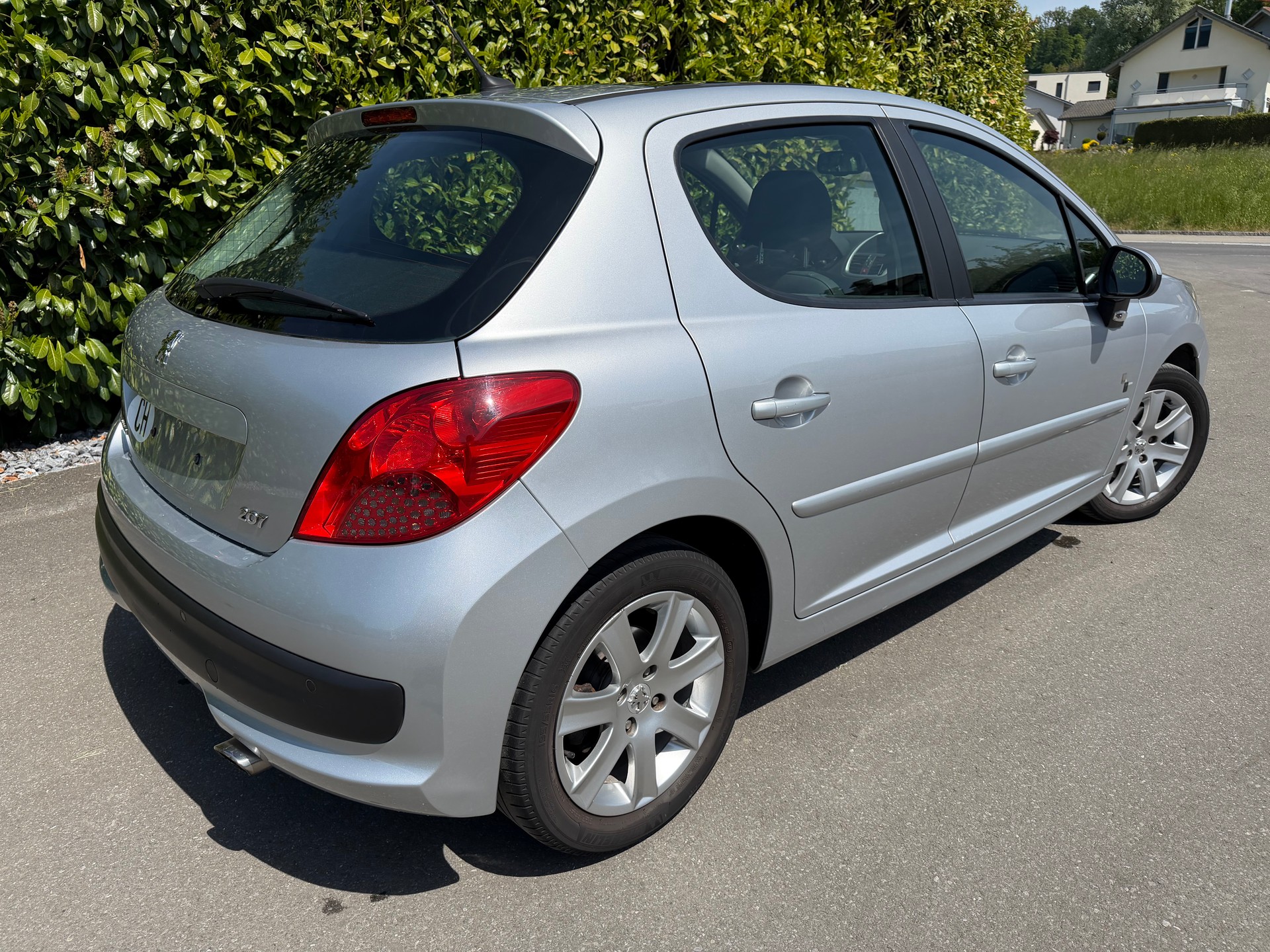 PEUGEOT 207 1.6 16V Sport Pack-image-3