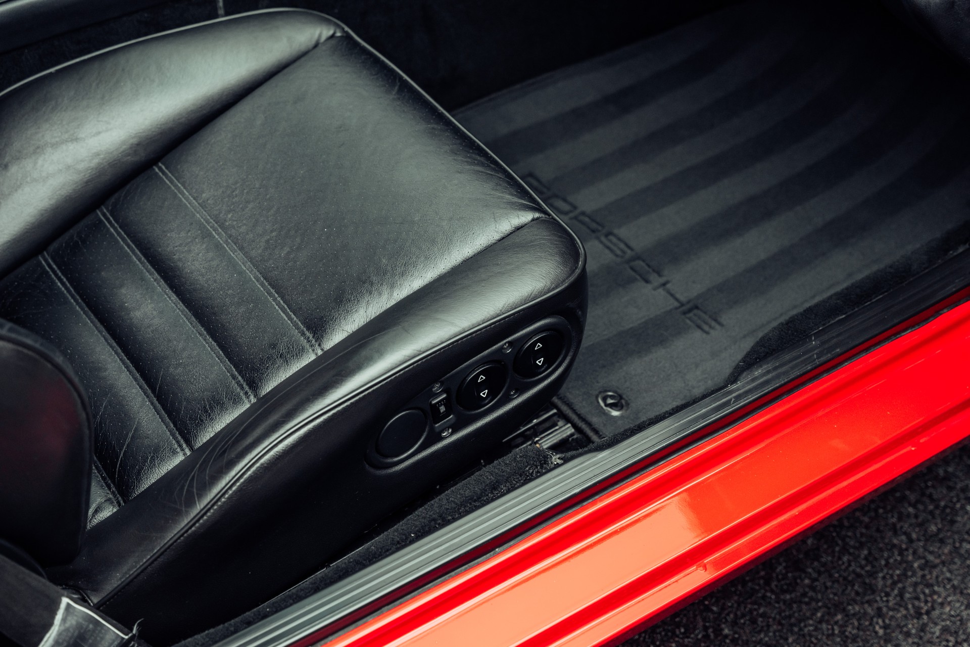 PORSCHE 944 Turbo Coupé-image-12