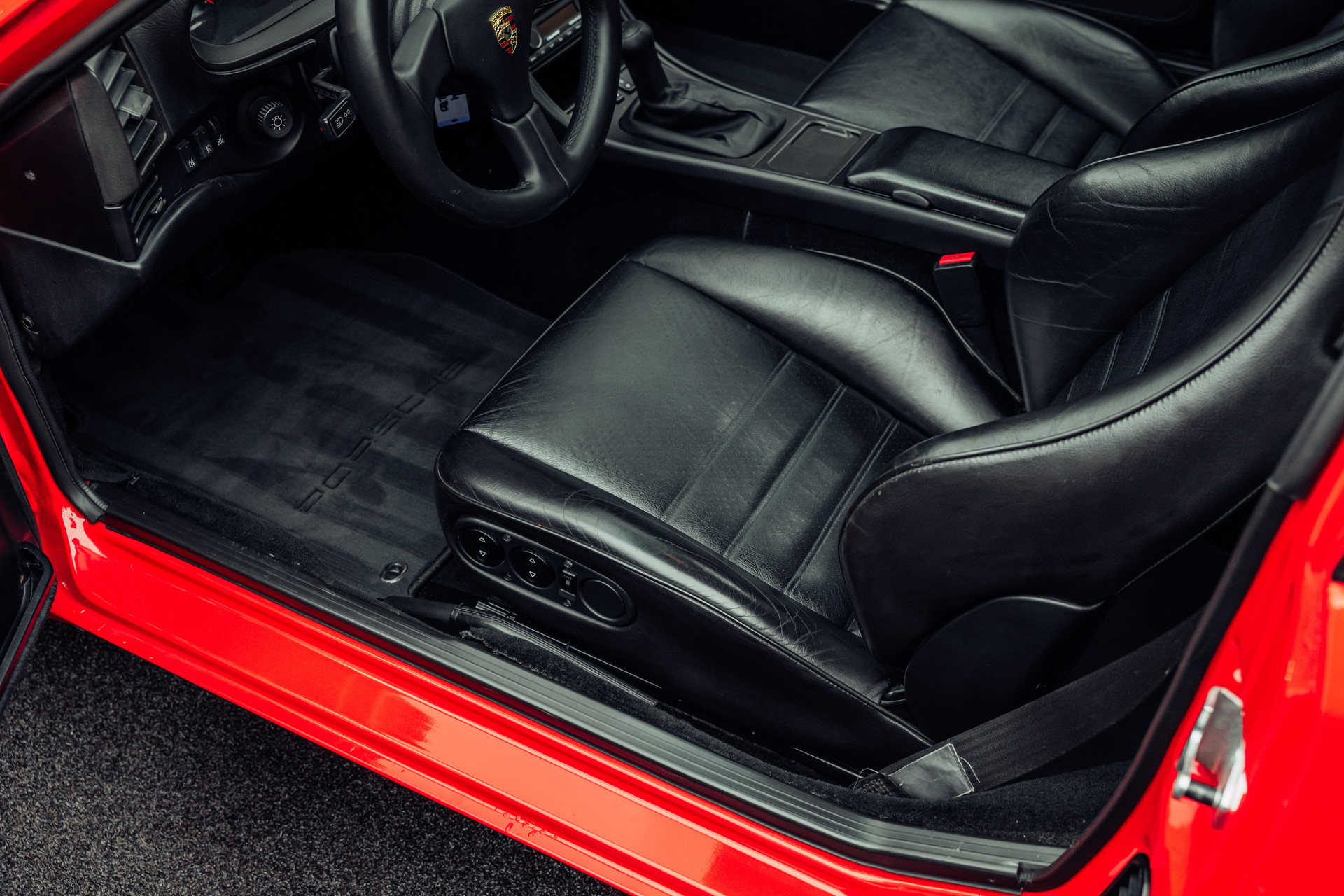 PORSCHE 944 Turbo Coupé-image-9