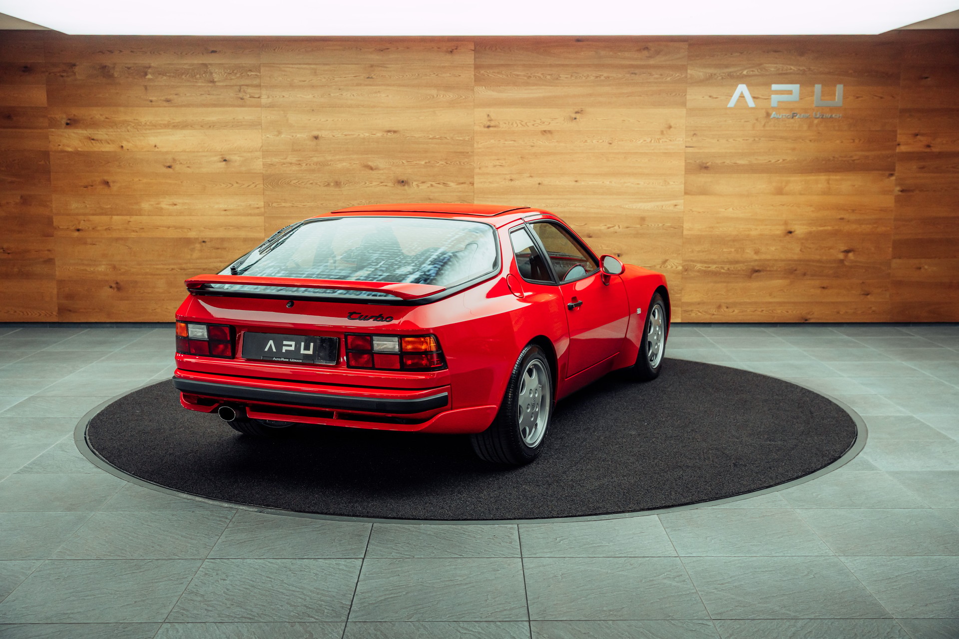 PORSCHE 944 Turbo Coupé-showroom-element-1