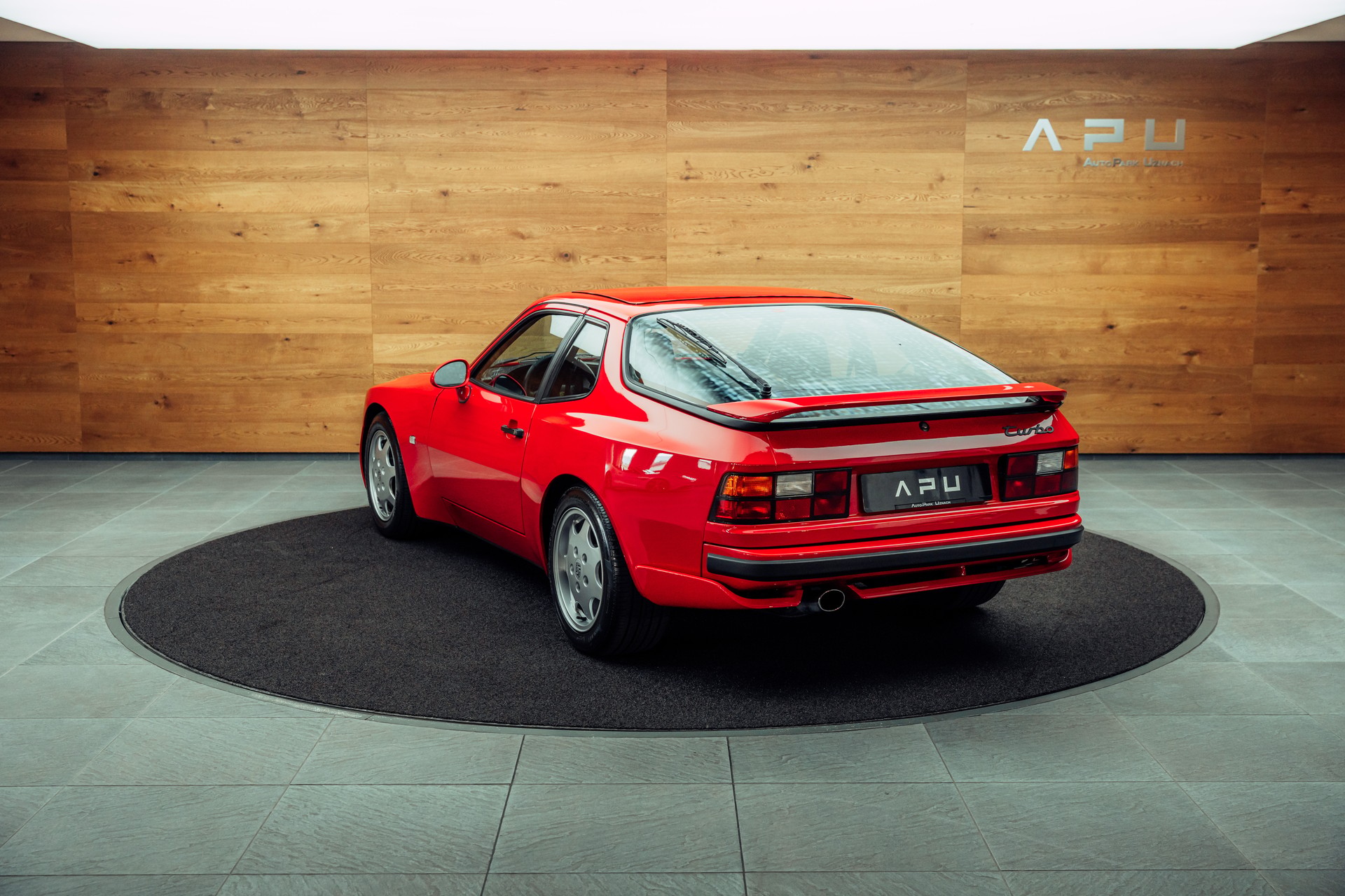 PORSCHE 944 Turbo Coupé-showroom-element-2