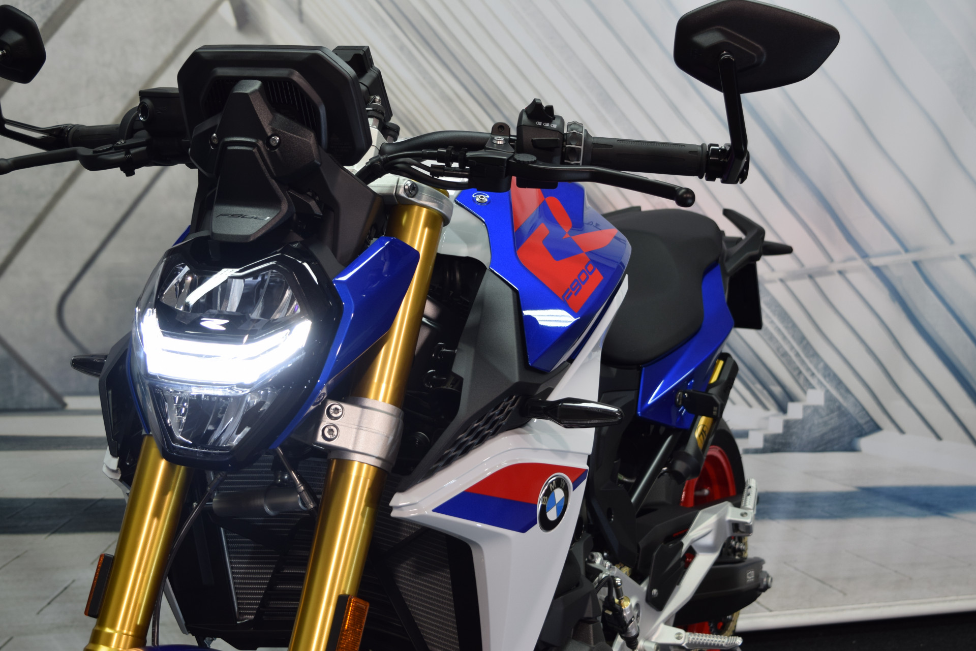 BMW F 900 R Sport Vollausstattung - 5 Jahre Garantie!-image-9