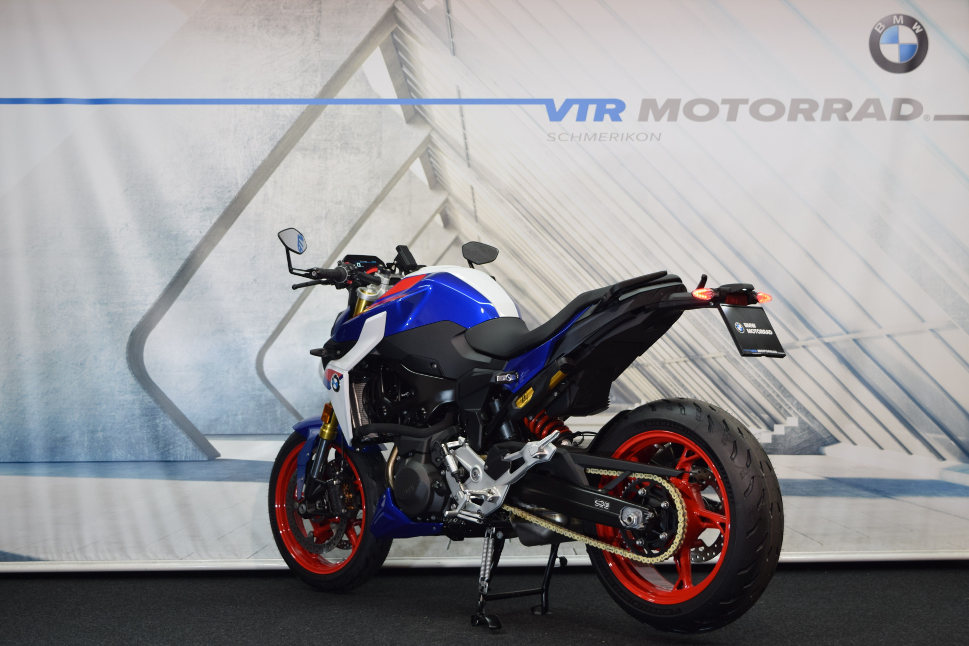 BMW F 900 R Sport Vollausstattung - 5 Jahre Garantie!-showroom-element-3