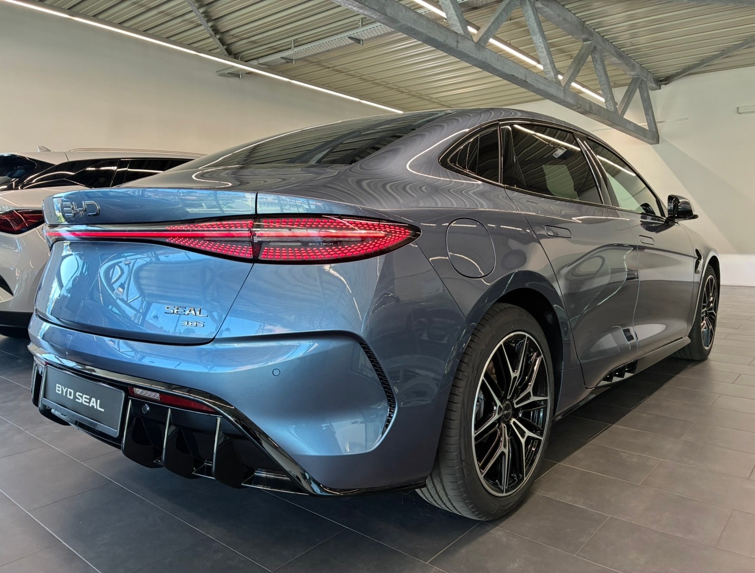 BYD Seal Excellence AWD-showroom-element-2