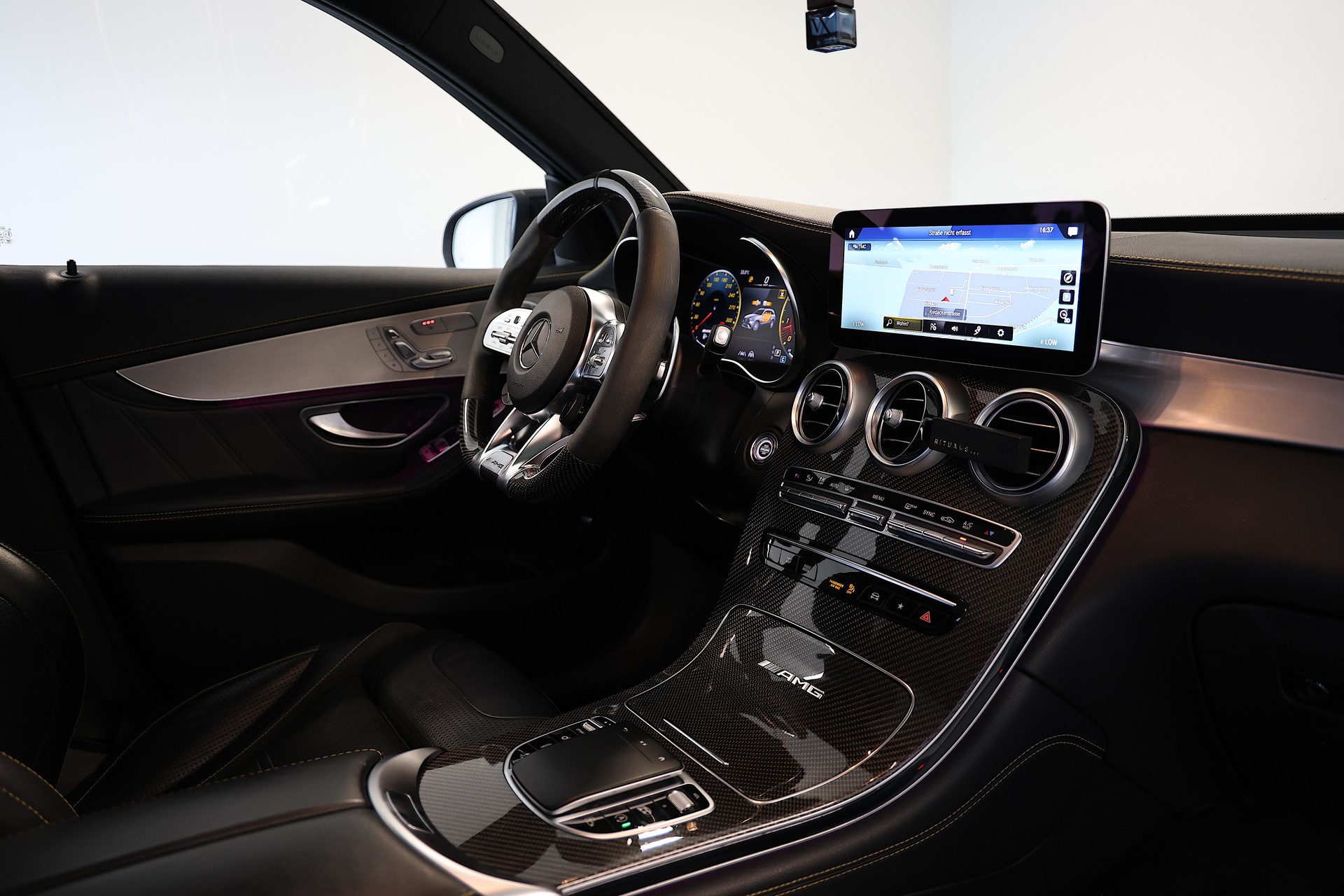 MERCEDES-BENZ GLC 63 S AMG 4Matic 9G-Tronic-image-12