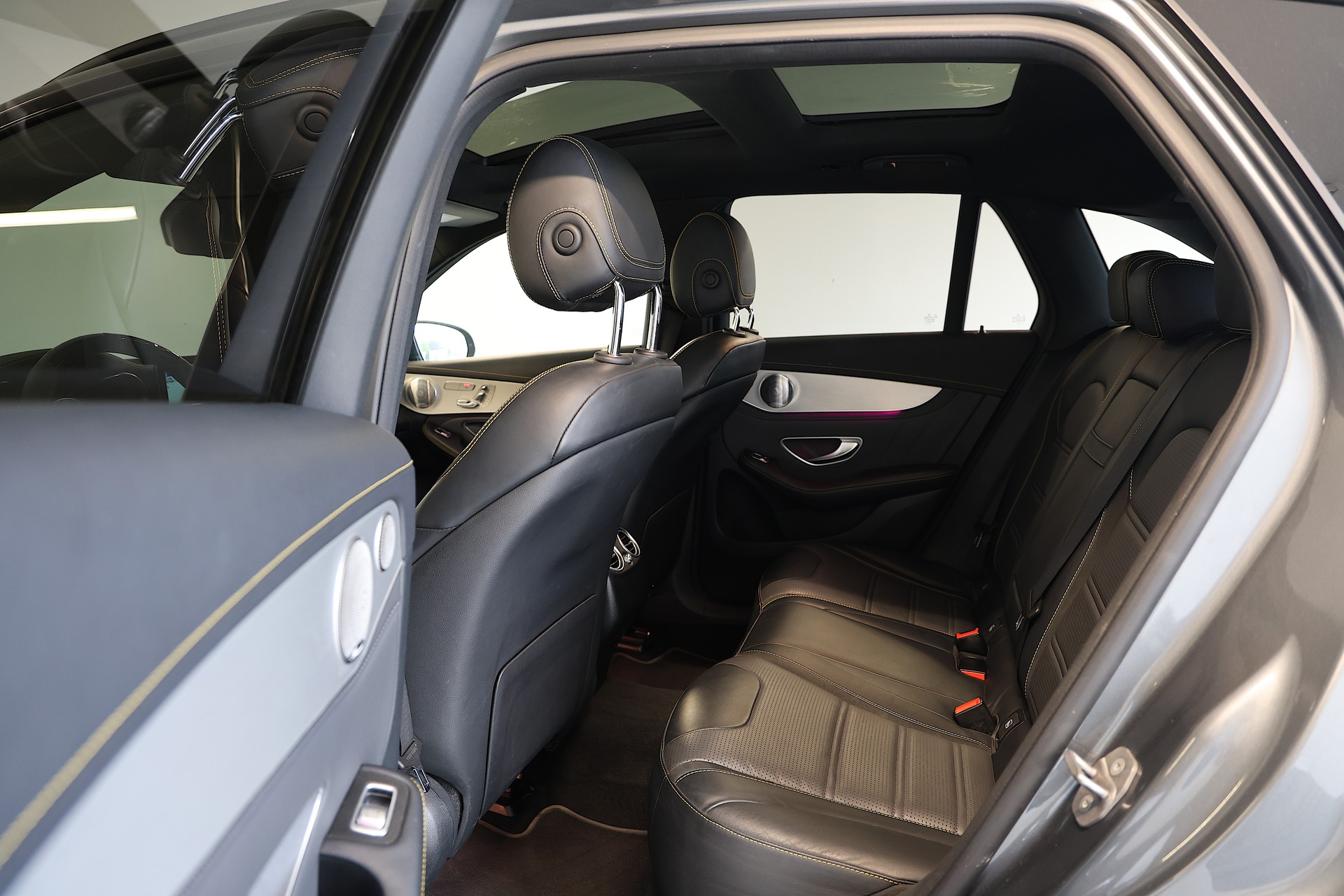 MERCEDES-BENZ GLC 63 S AMG 4Matic 9G-Tronic-image-17