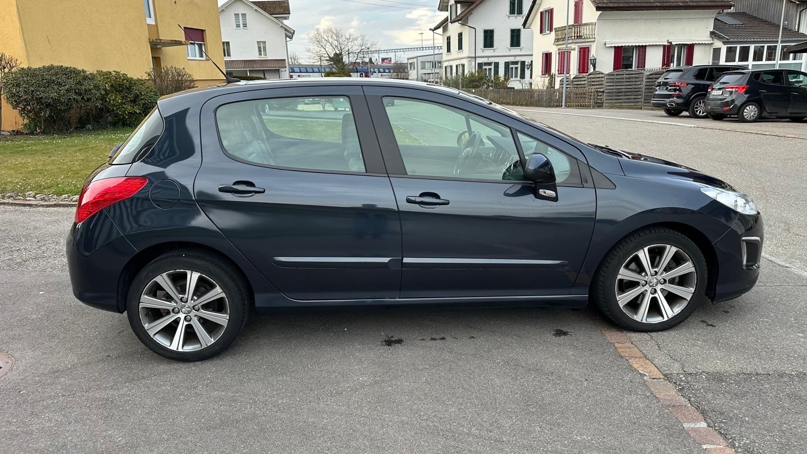 PEUGEOT 308 1.6 16V Turbo Allure Automatic-image-3