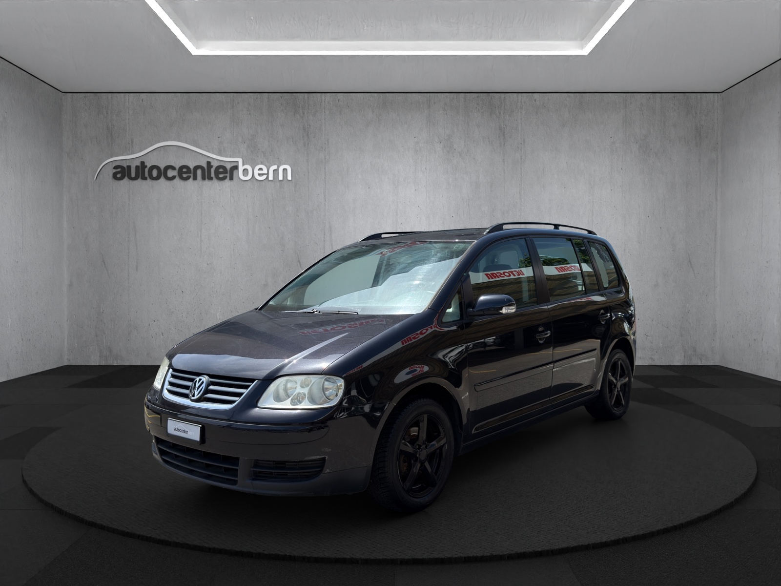 VW Touran 1.6 FSI Highline-image-2