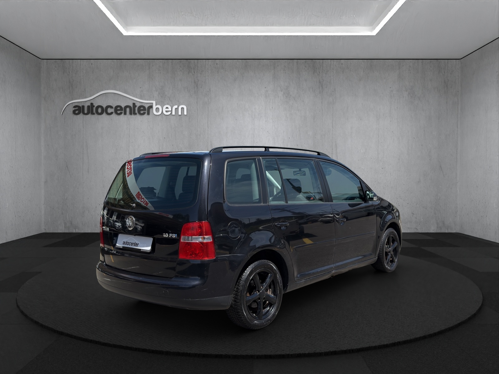 VW Touran 1.6 FSI Highline-image-6