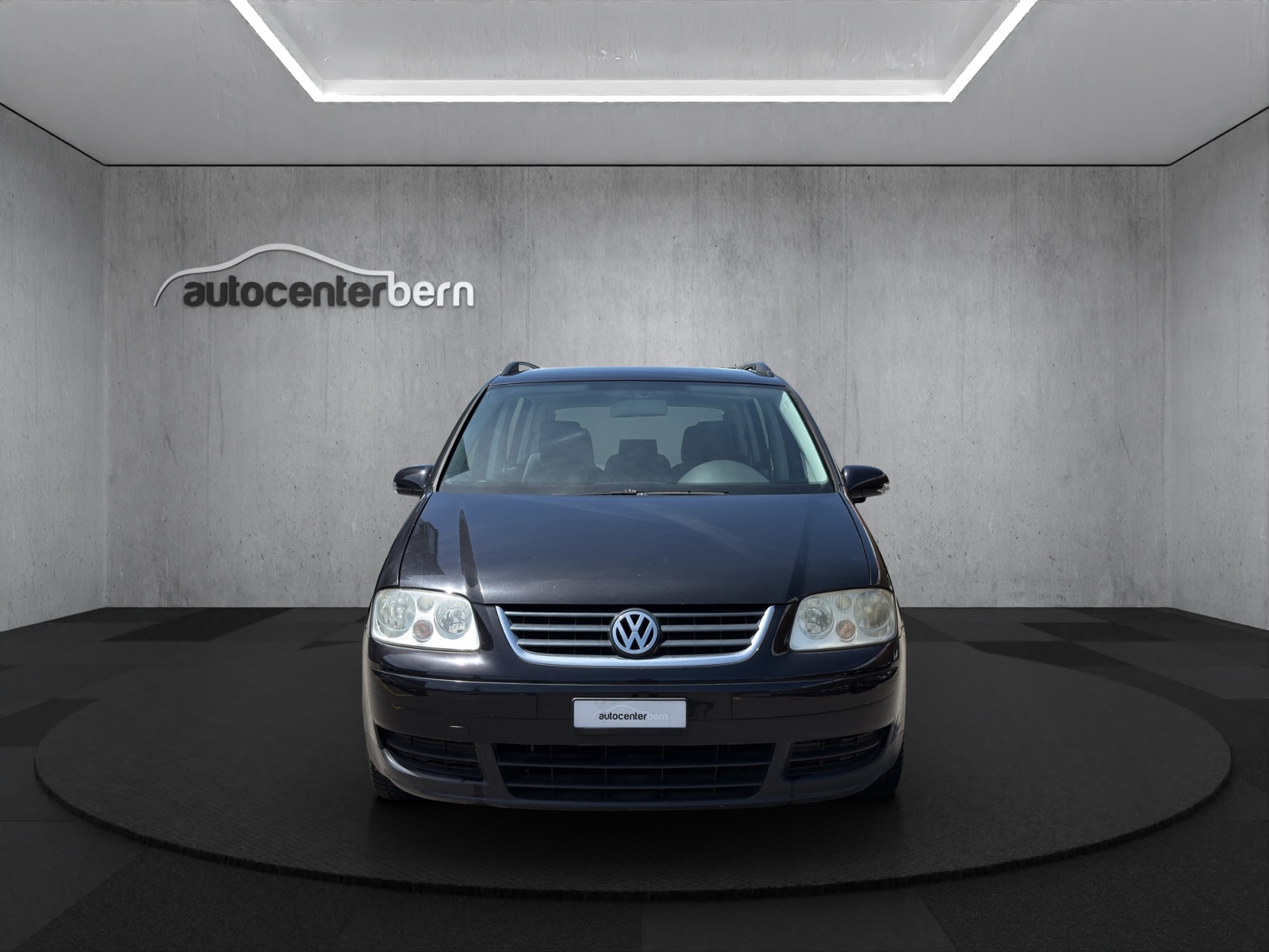 VW Touran 1.6 FSI Highline-image-1