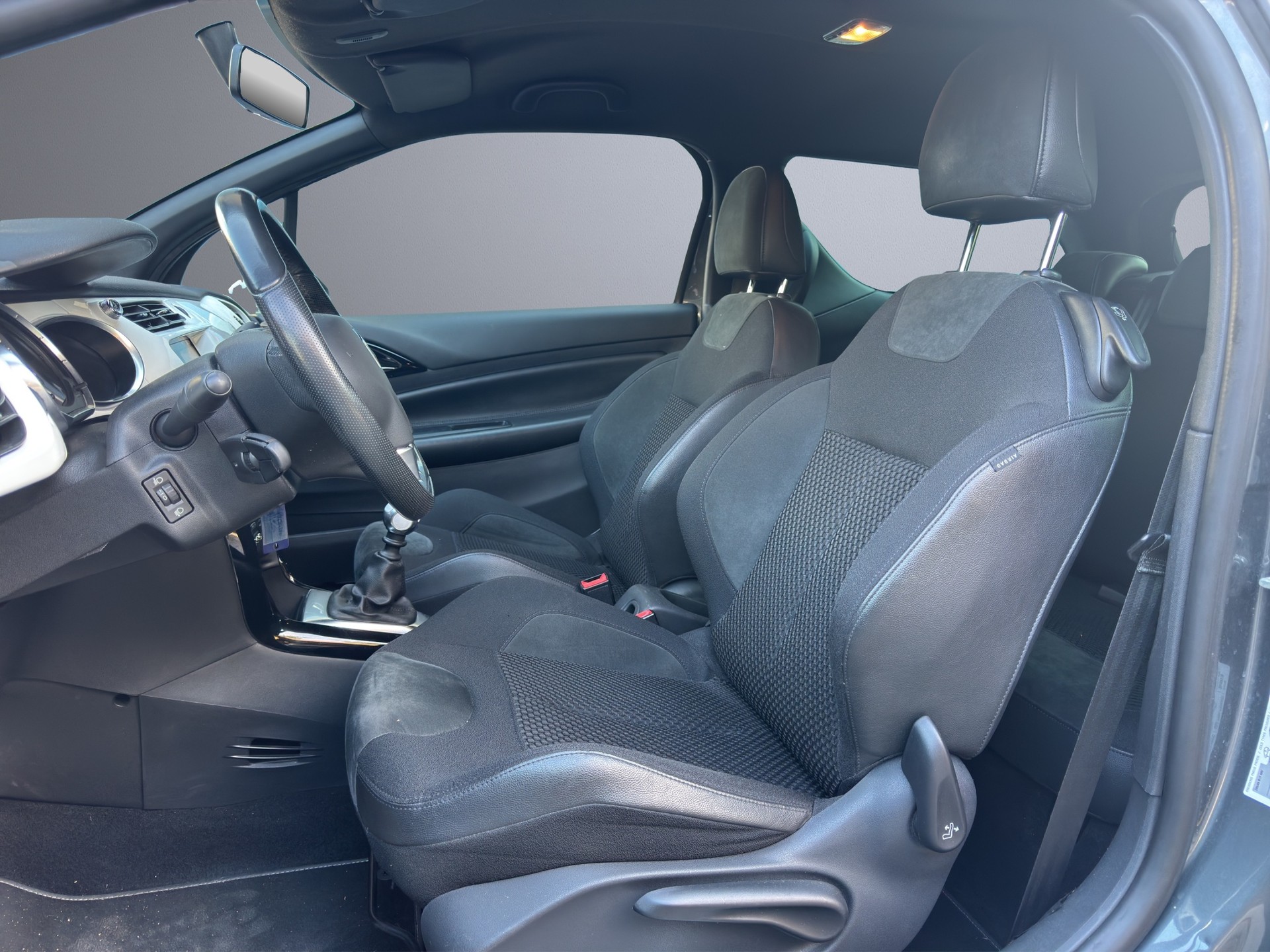 DS AUTOMOBILES DS3 1.6 THP Swiss Edition-image-8