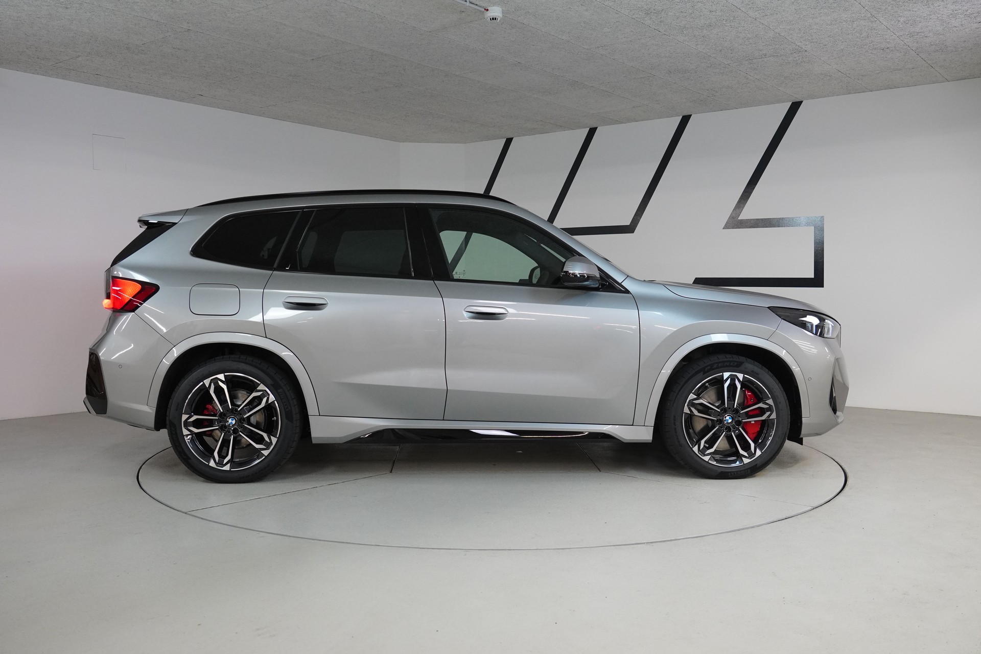 BMW iX1 xDrive 30 M Sport Pro-image-7