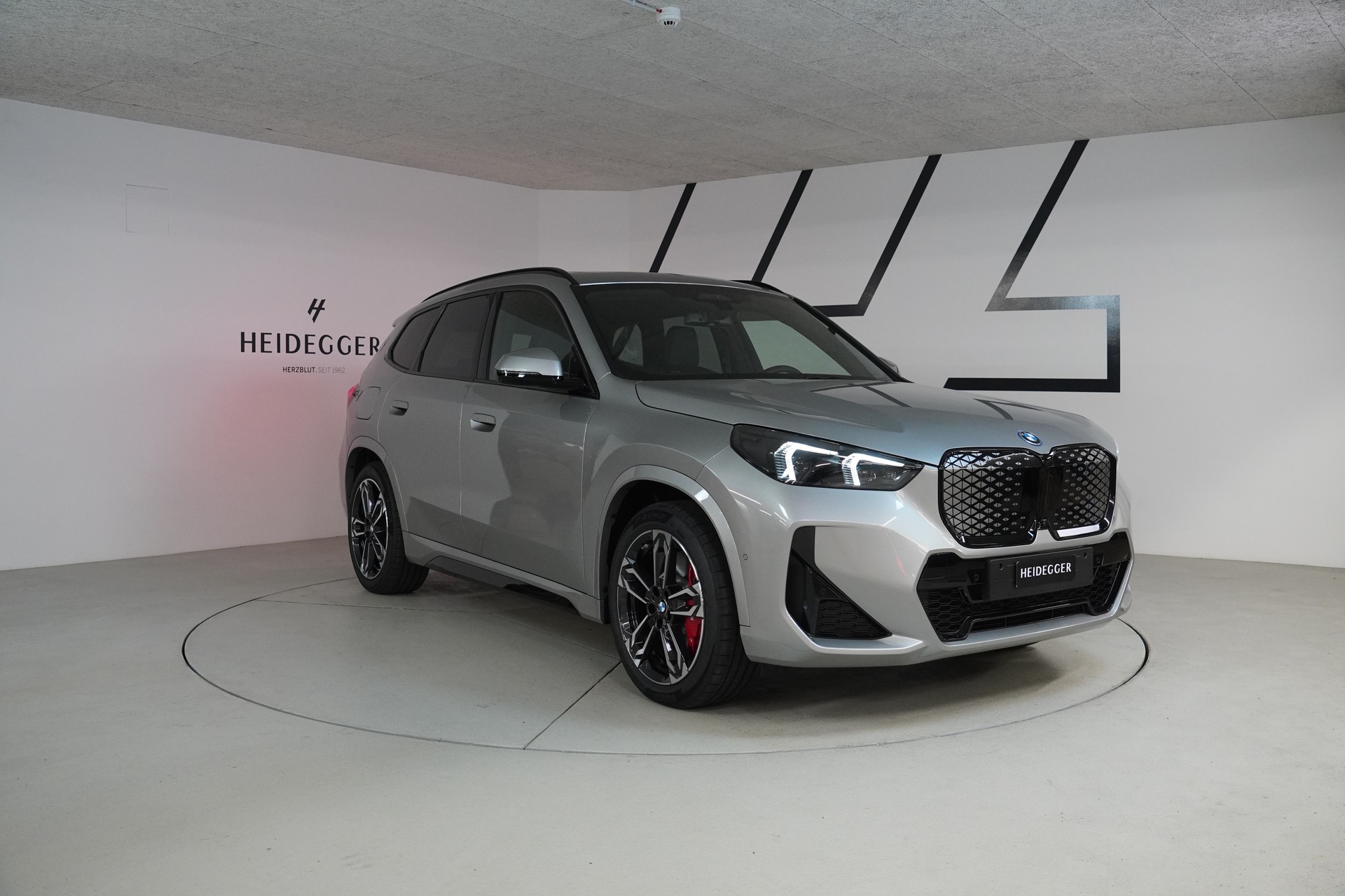 BMW iX1 xDrive 30 M Sport Pro-showroom-element-2