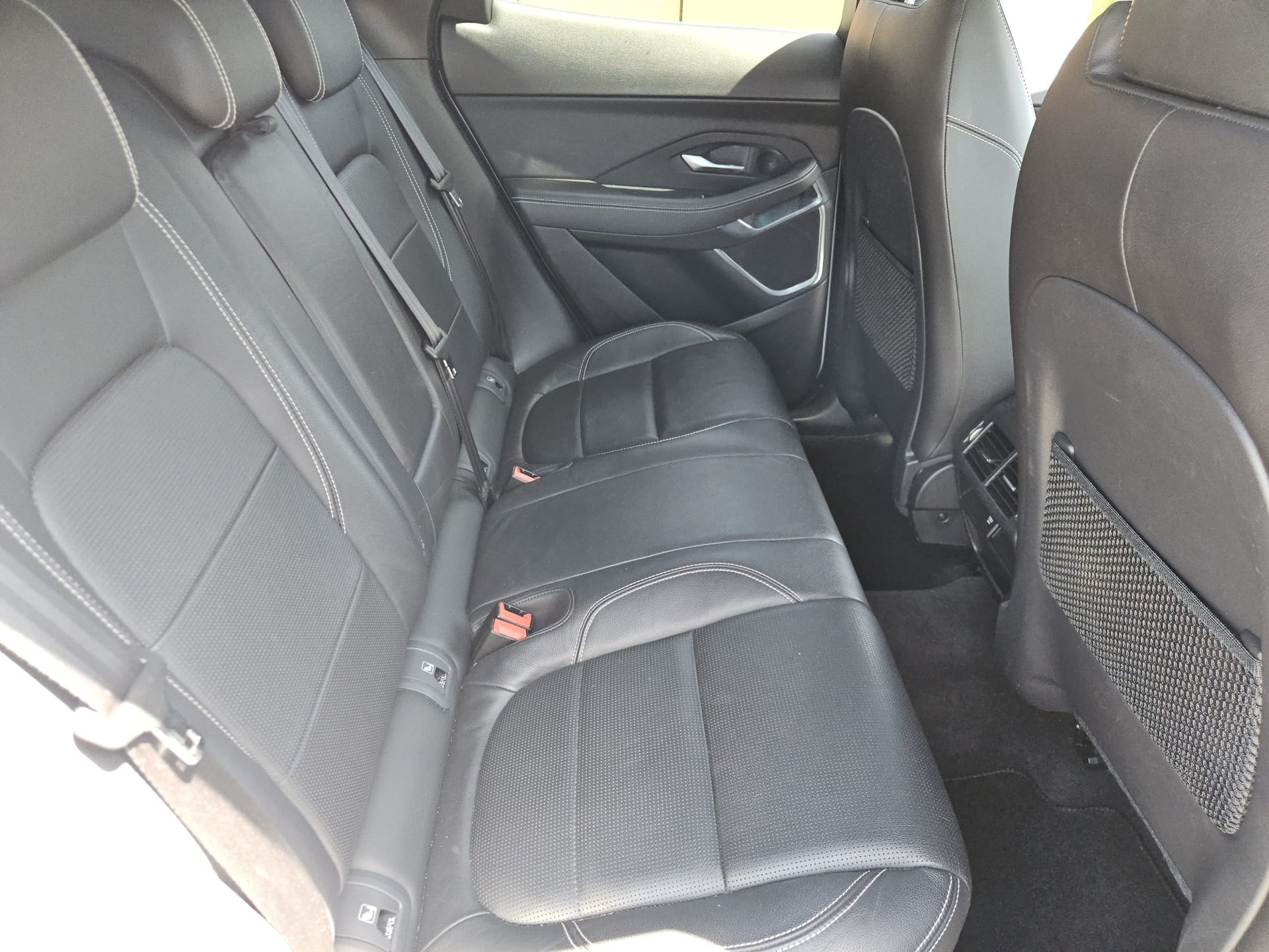 JAGUAR E-Pace 2.0 P250 S AWD Automatik-image-8