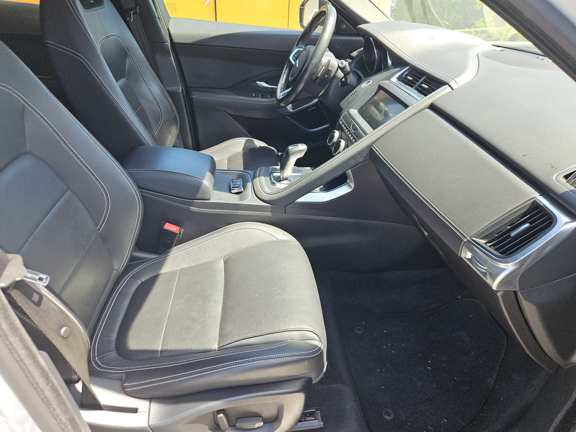 JAGUAR E-Pace 2.0 P250 S AWD Automatik-image-6