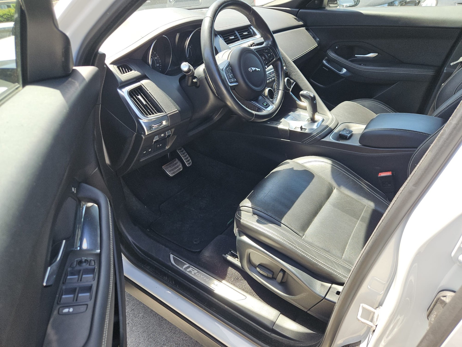 JAGUAR E-Pace 2.0 P250 S AWD Automatik-image-12