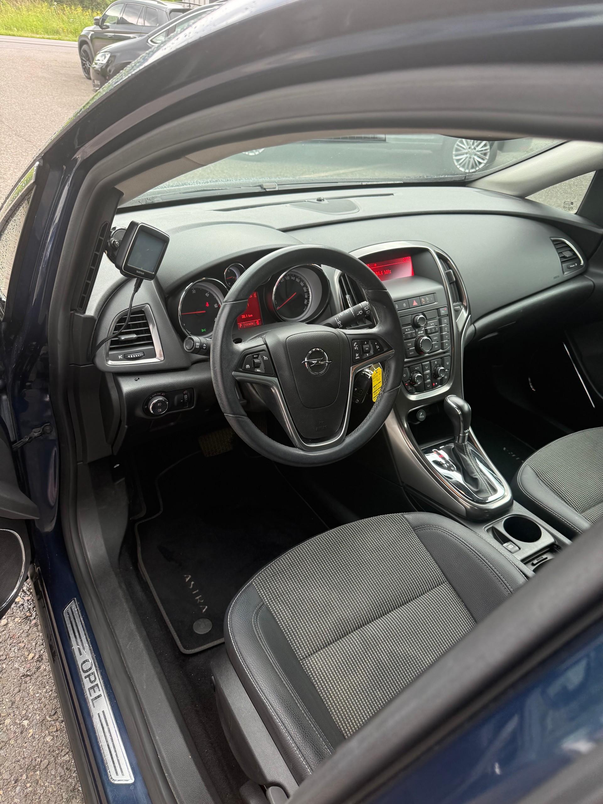 OPEL Astra 2.0 CDTi Cosmo Automatic-image-6