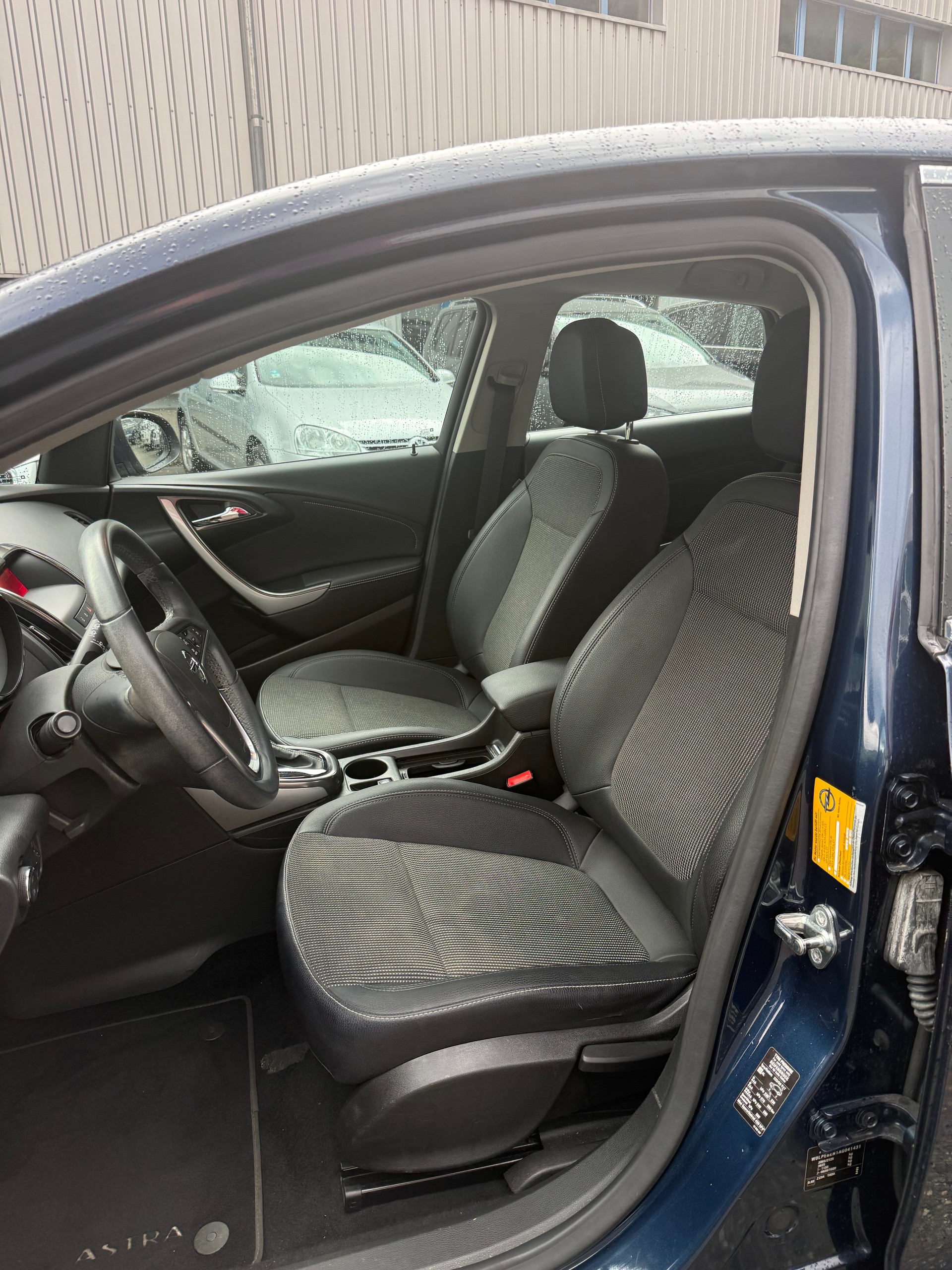 OPEL Astra 2.0 CDTi Cosmo Automatic-image-11