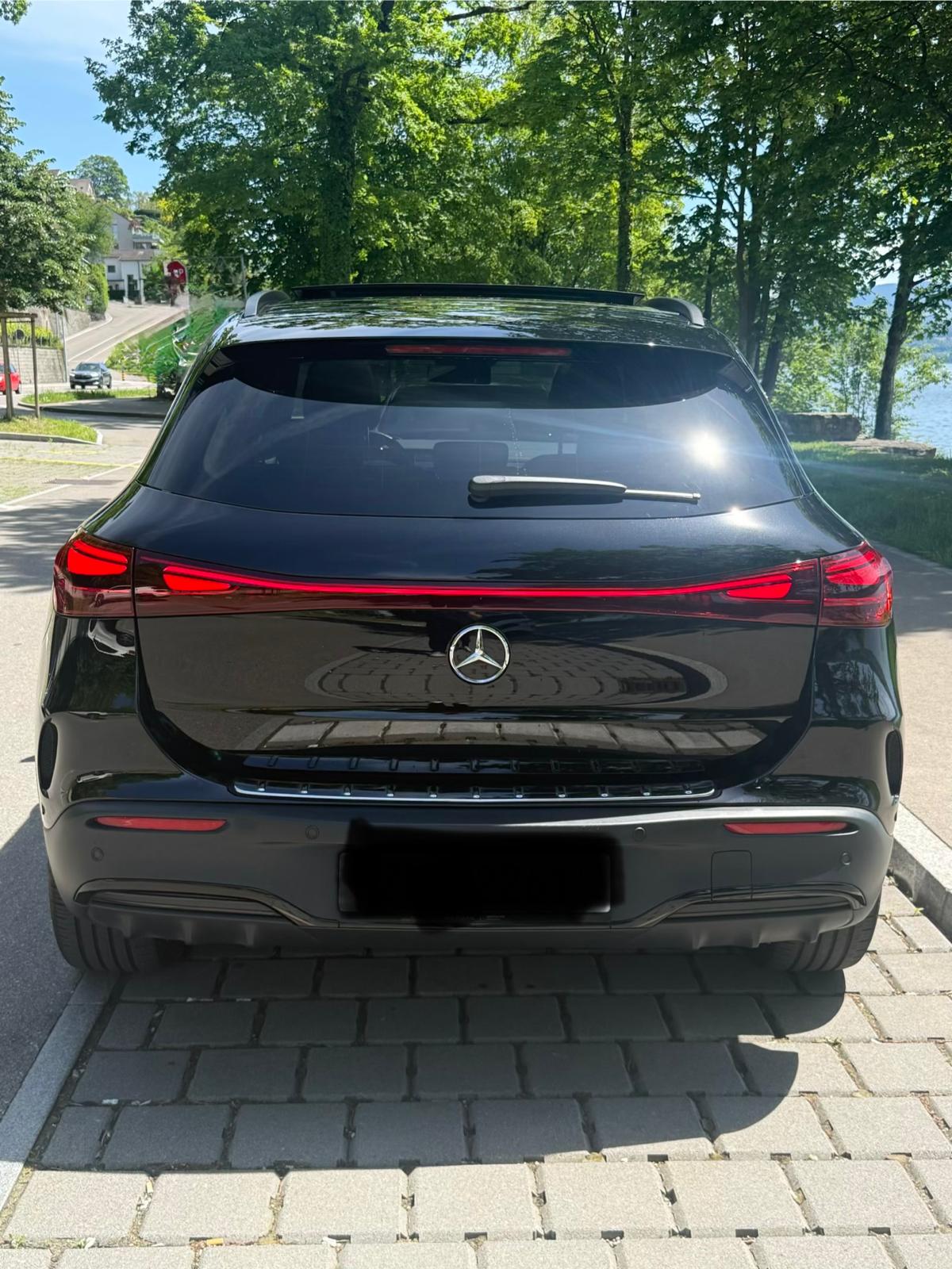 MERCEDES-BENZ EQA 350 66,5 kWh 4Matic Swiss Star-showroom-element-3
