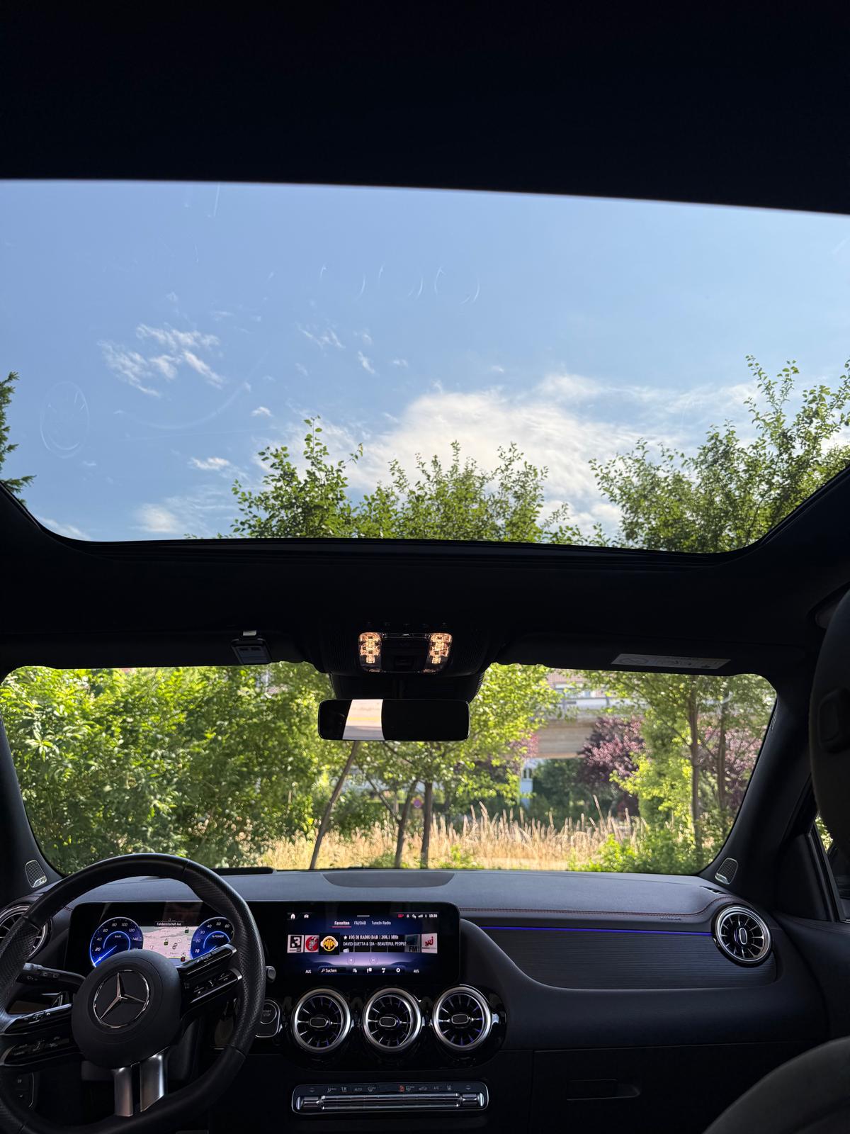 MERCEDES-BENZ EQA 350 66,5 kWh 4Matic Swiss Star-image-10