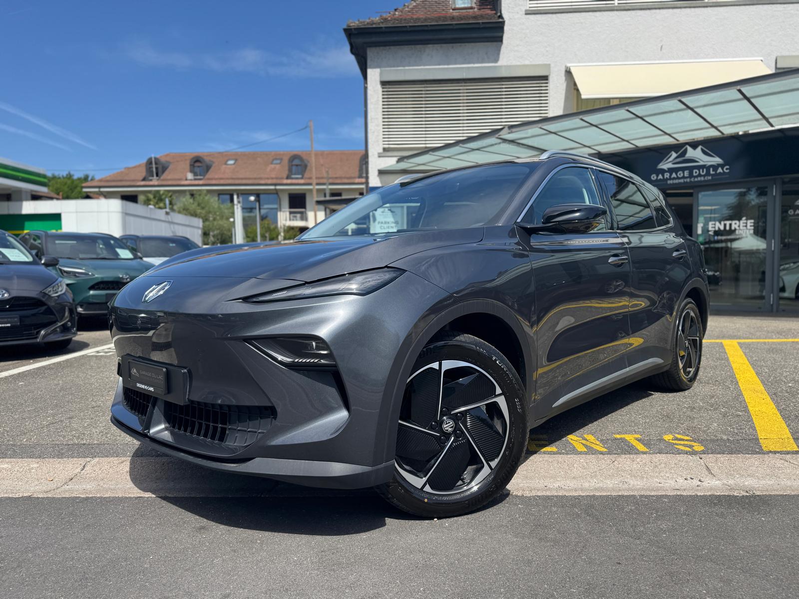 MG S5 EV 64kWh Luxury-showroom-element-1