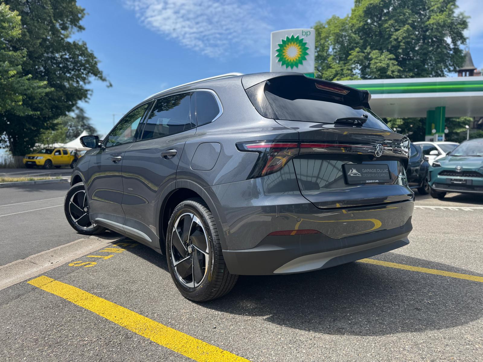 MG S5 EV 64kWh Luxury-showroom-element-2