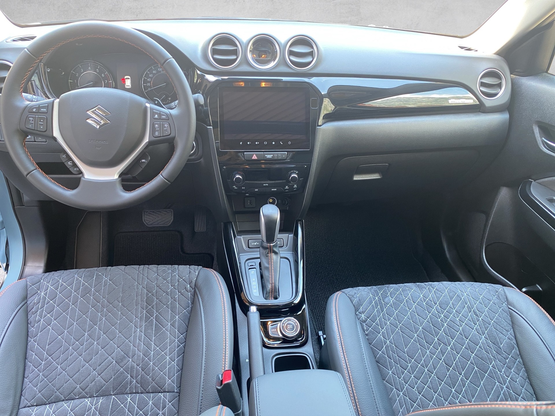 SUZUKI Vitara 1.4 Boosterjet Black Edition Top 4x4 Hybrid Automatic-image-8