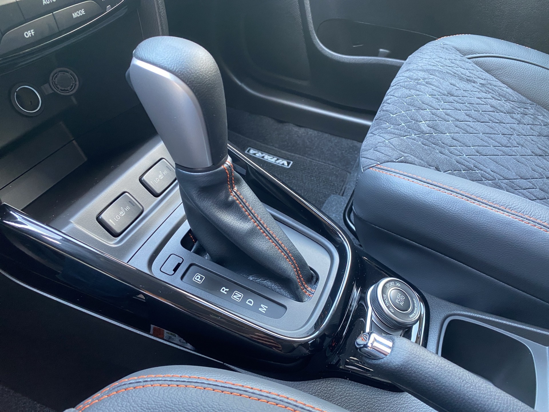 SUZUKI Vitara 1.4 Boosterjet Black Edition Top 4x4 Hybrid Automatic-image-16