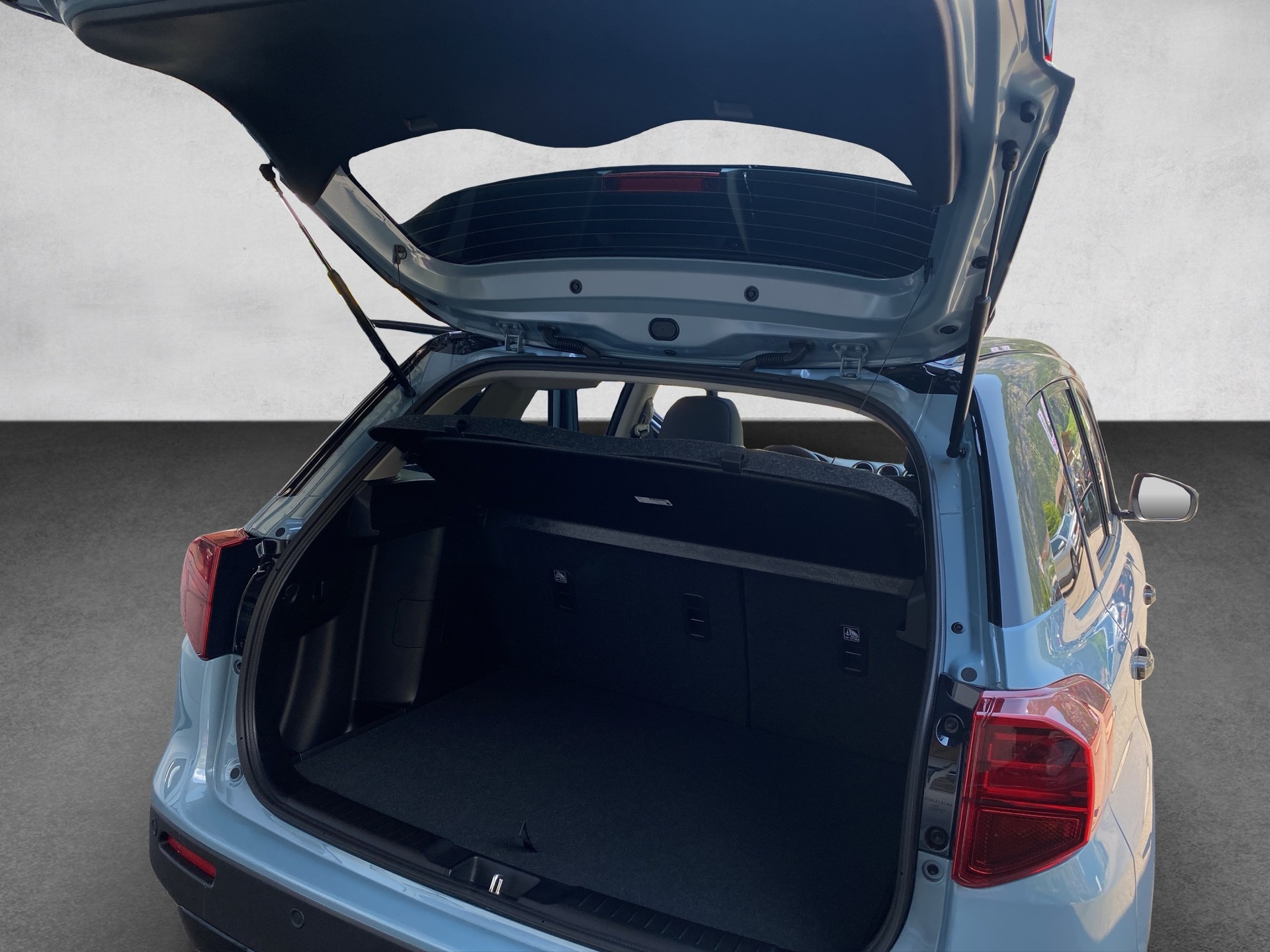SUZUKI Vitara 1.4 Boosterjet Black Edition Top 4x4 Hybrid Automatic-image-11