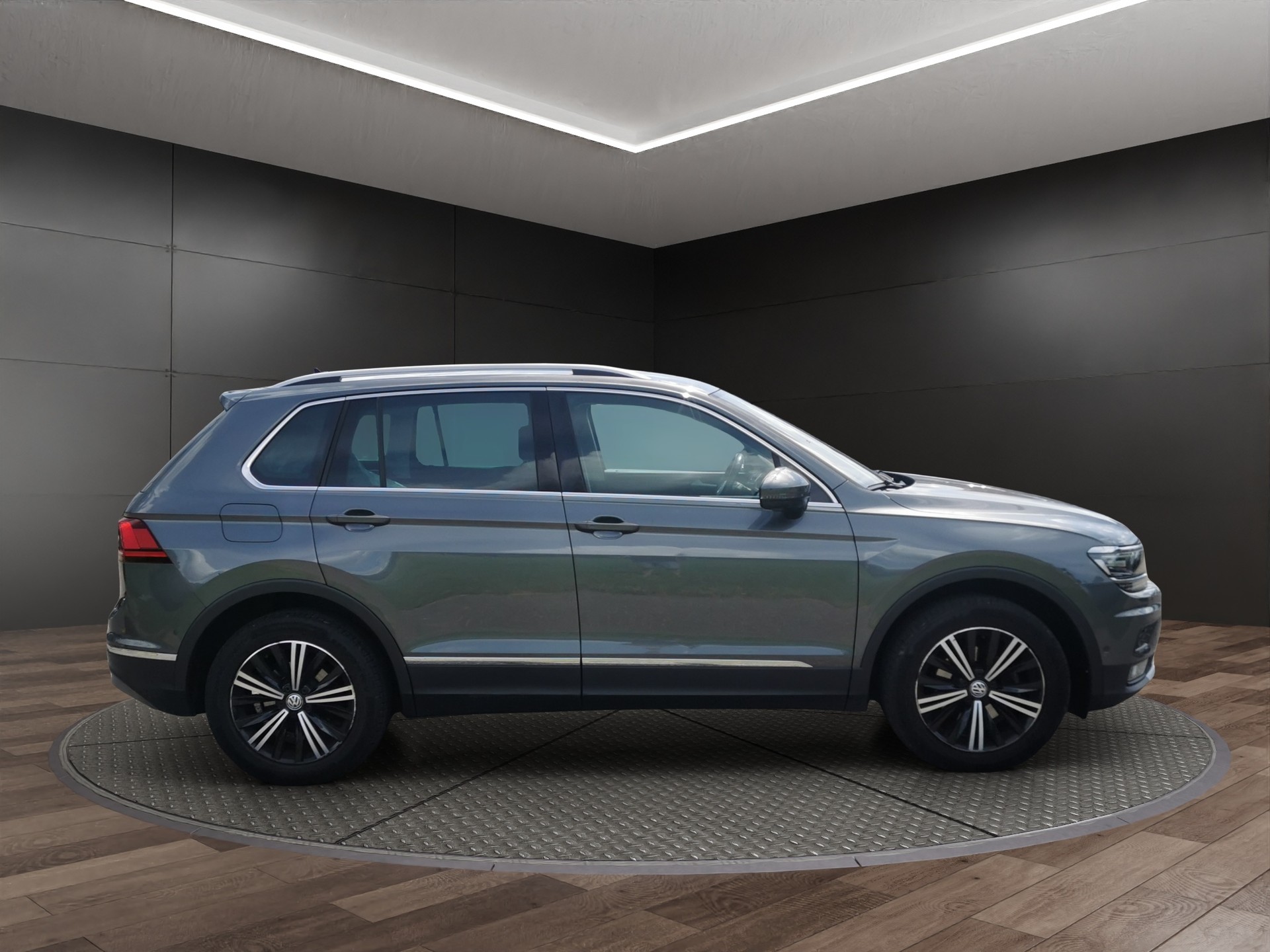VW Tiguan 2.0 TDI SCR Highline 4Motion DSG-image-4