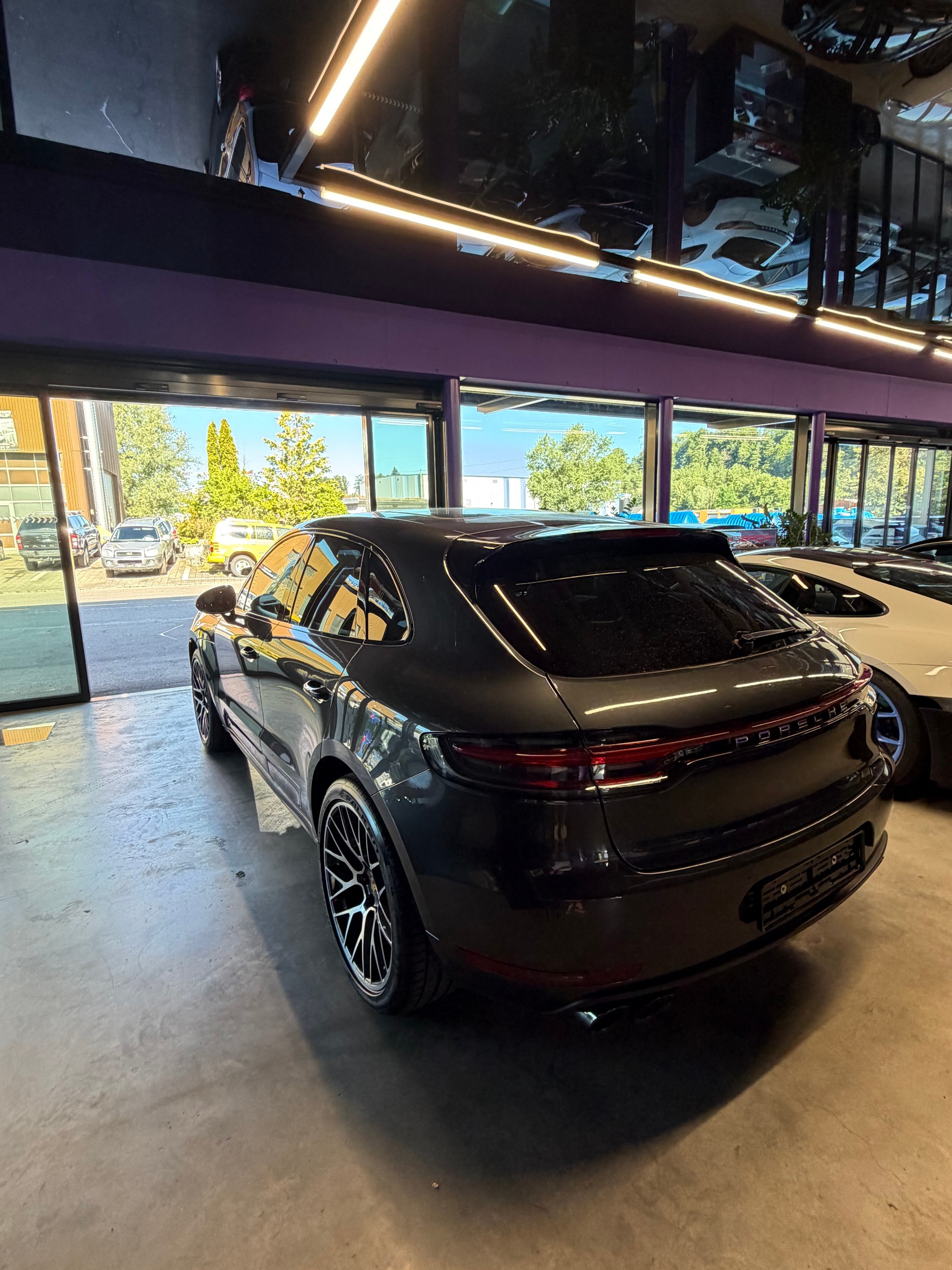 PORSCHE Macan S PDK-showroom-element-2