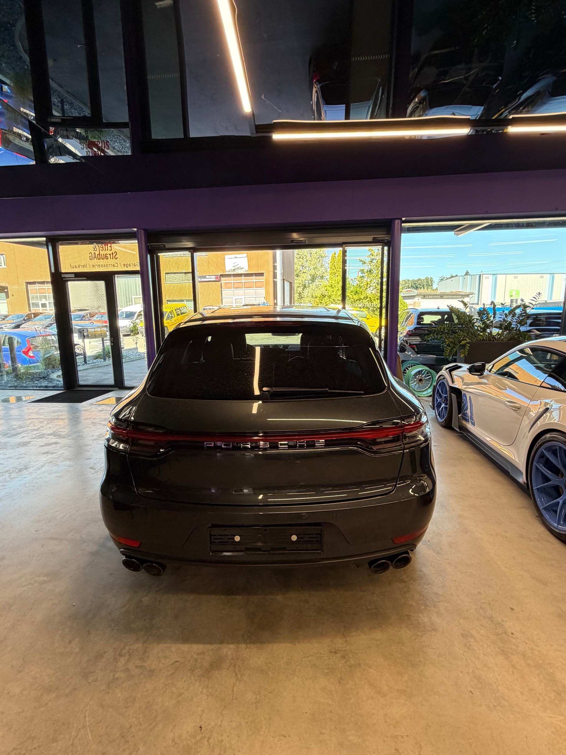 PORSCHE Macan S PDK-showroom-element-1