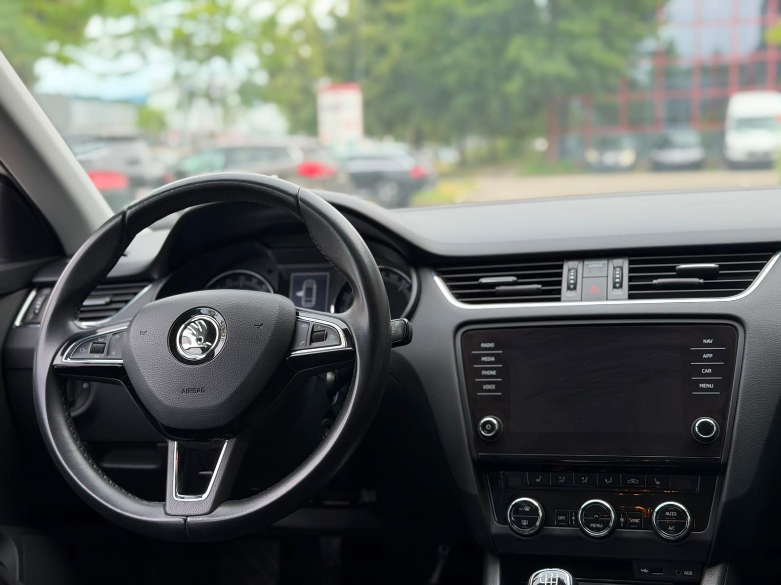 SKODA Octavia Combi 2.0 TDI Ambition 4x4-image-10