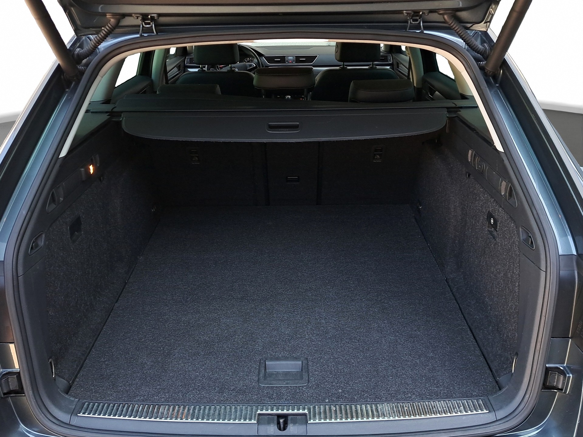 SKODA Superb Combi 2.0 TDi Style 4x4 DSG-image-12