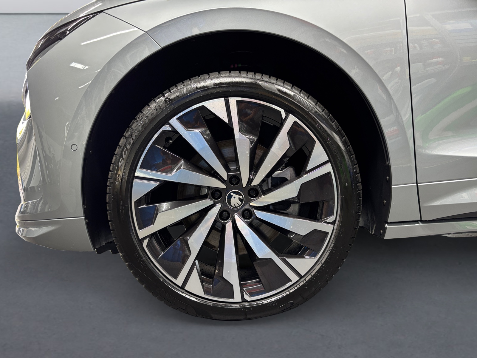 SKODA Enyaq 85x Sportline 4x4-image-6