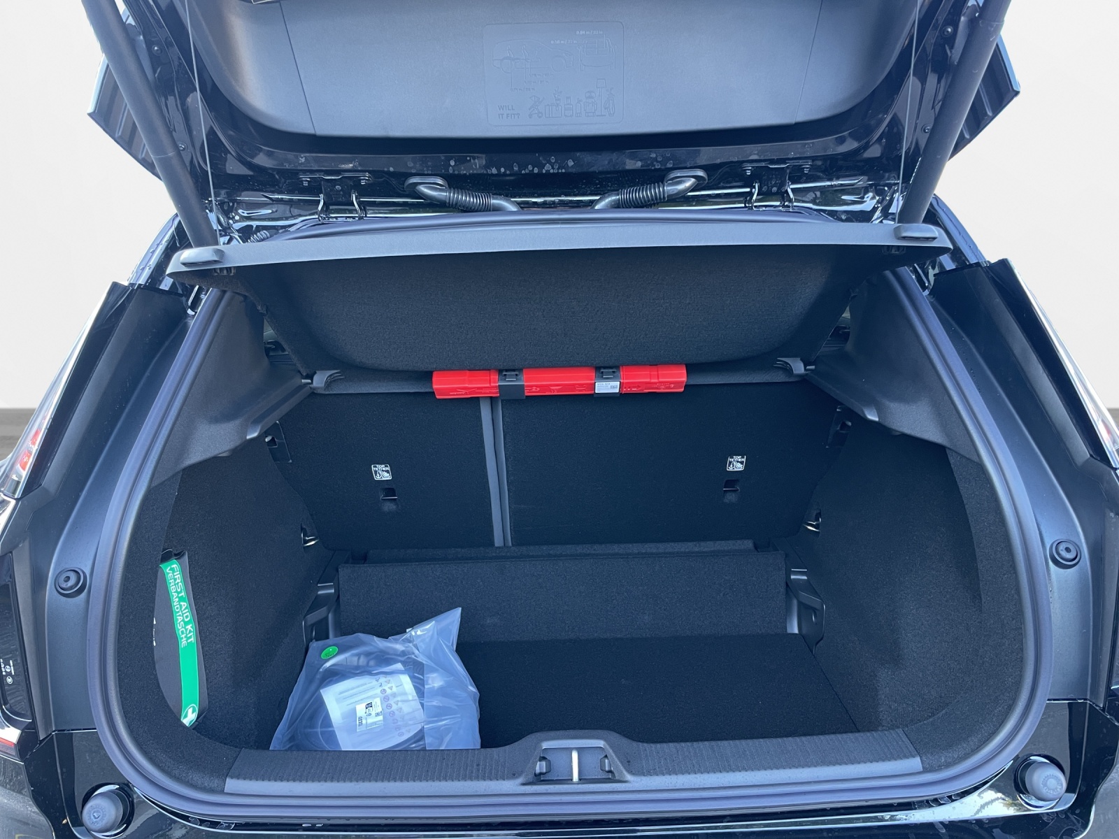 VOLVO EX 30 E60 Plus Swiss Black Edition-image-14