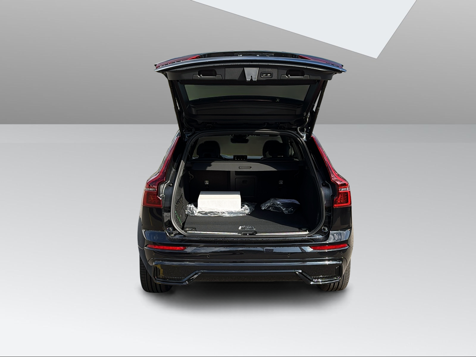 VOLVO XC60 T8 eAWD PluginHybrid Black Edition Geartronic-image-13