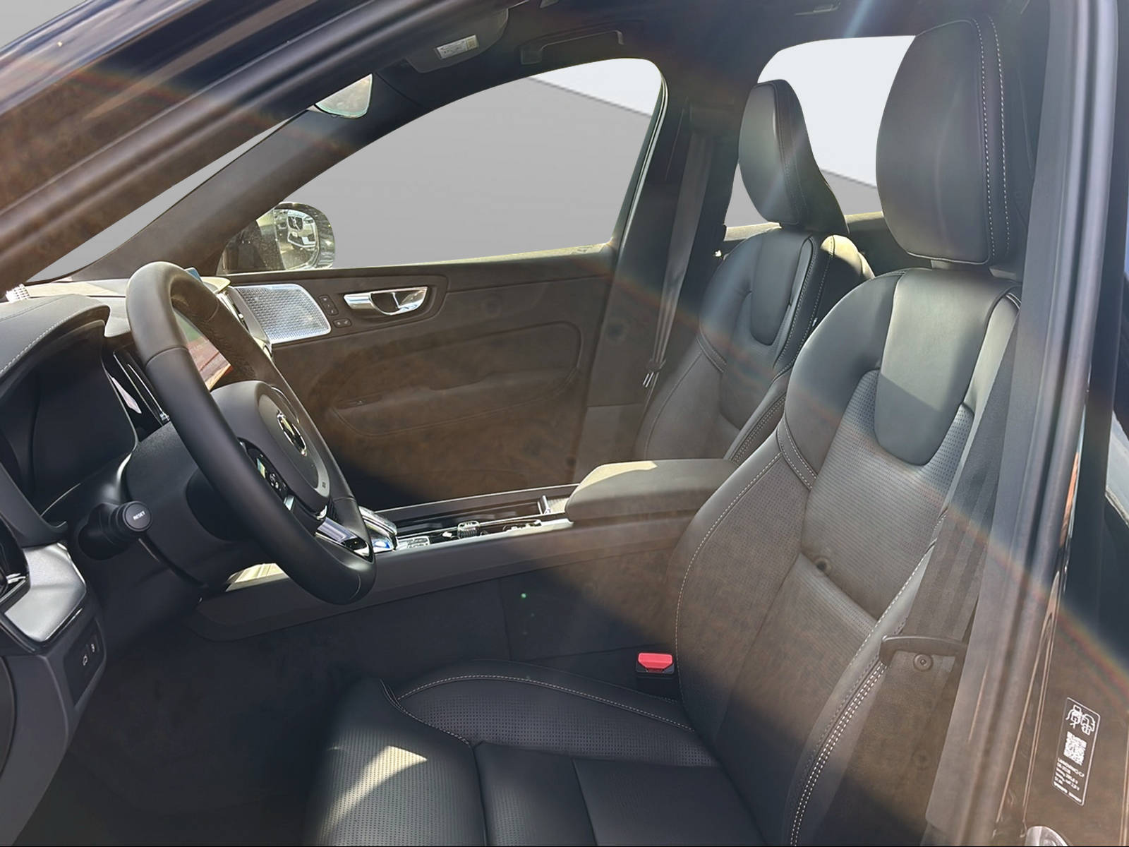 VOLVO XC60 T8 eAWD PluginHybrid Black Edition Geartronic-image-8