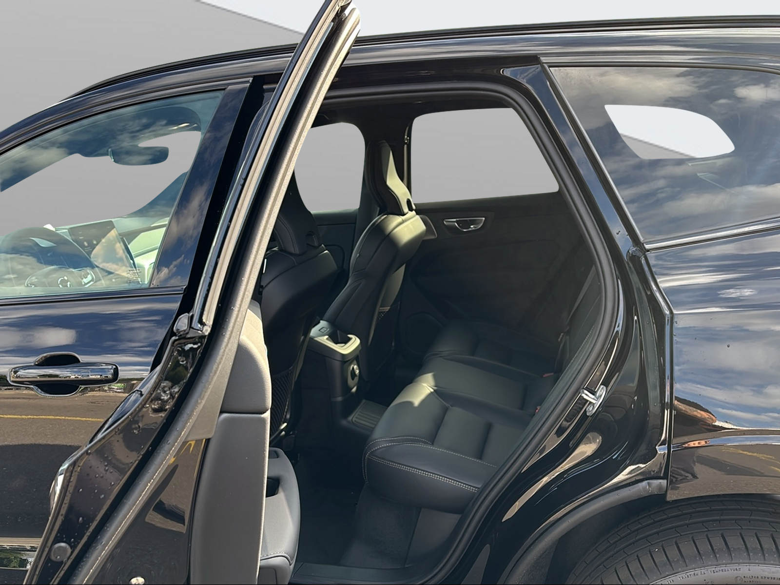 VOLVO XC60 T8 eAWD PluginHybrid Black Edition Geartronic-image-12
