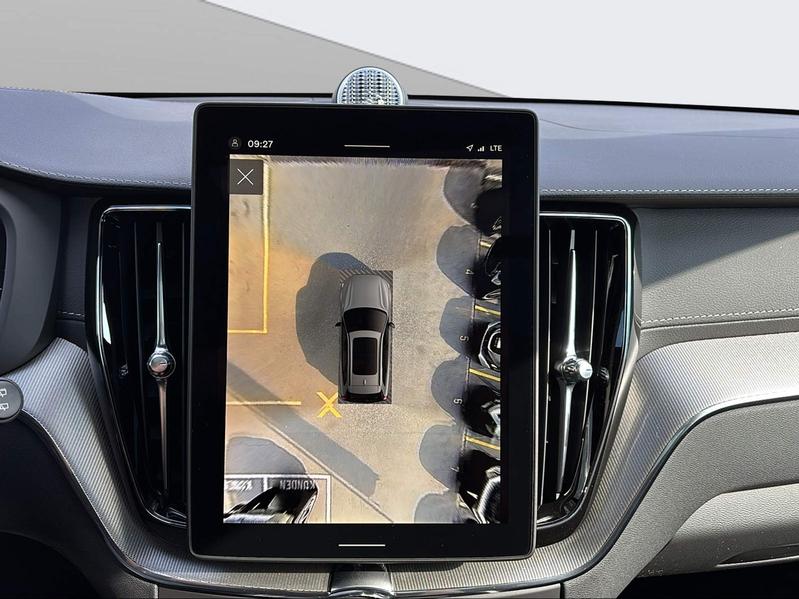VOLVO XC60 T8 eAWD PluginHybrid Black Edition Geartronic-image-18