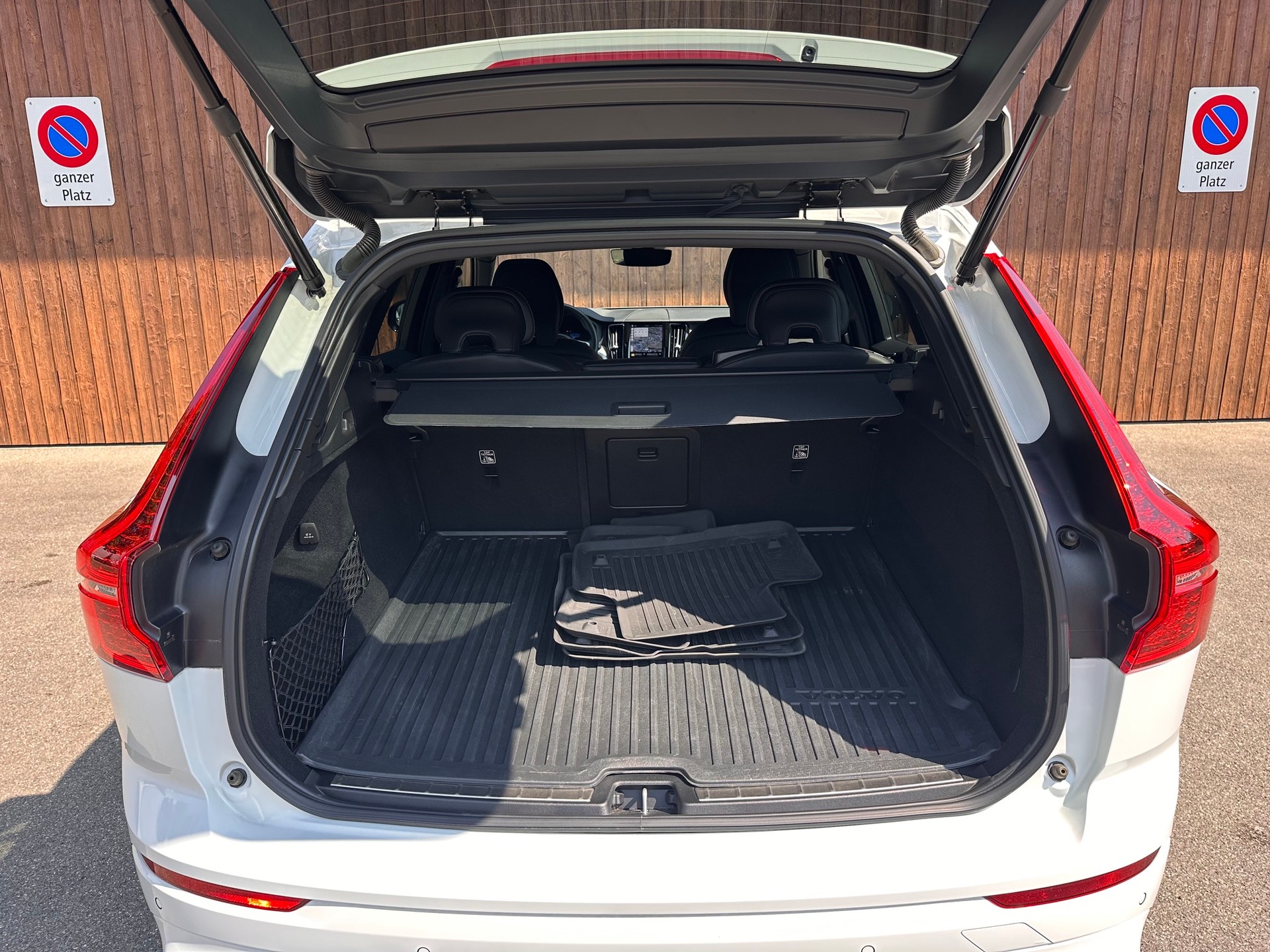 VOLVO XC60 B5 Benzin AWD R-Design Geartronic-image-12
