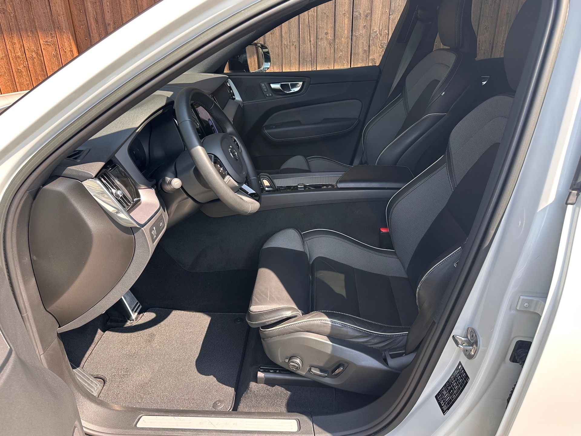 VOLVO XC60 B5 Benzin AWD R-Design Geartronic-image-5