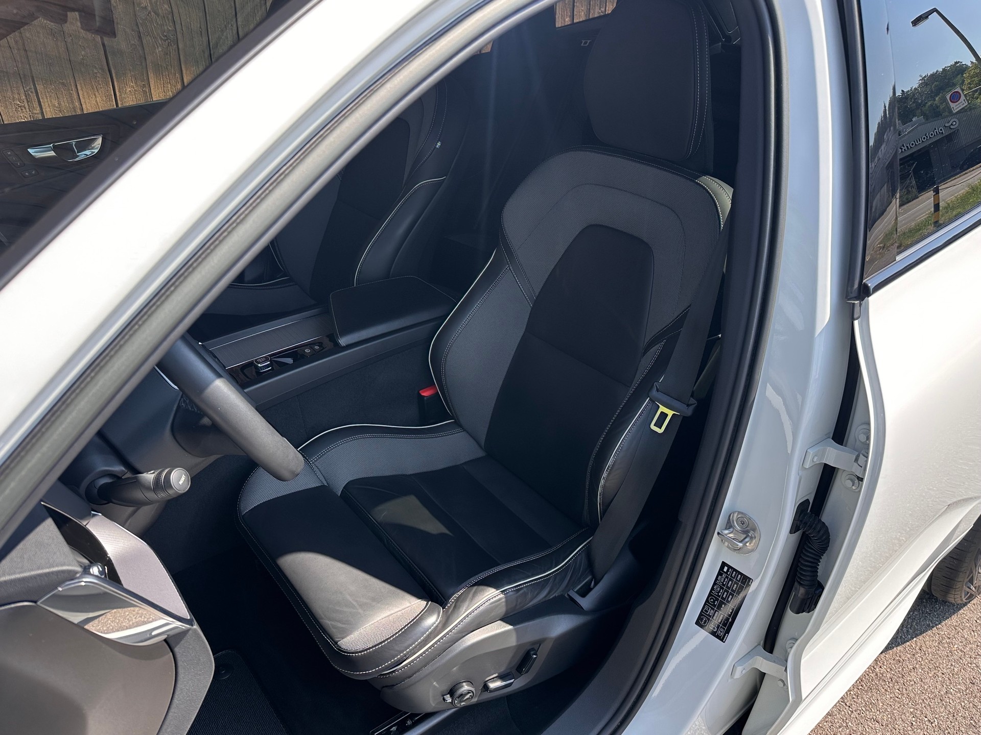 VOLVO XC60 B5 Benzin AWD R-Design Geartronic-image-6