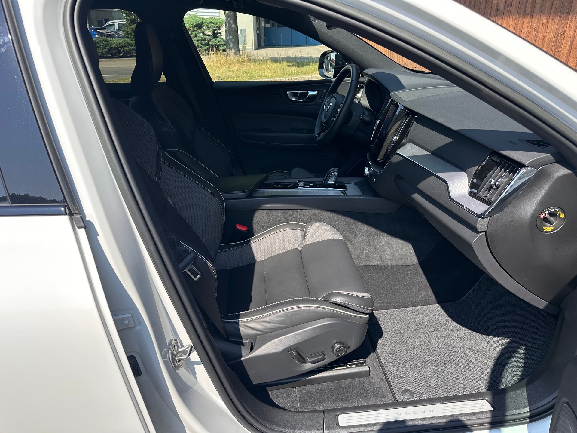 VOLVO XC60 B5 Benzin AWD R-Design Geartronic-image-10