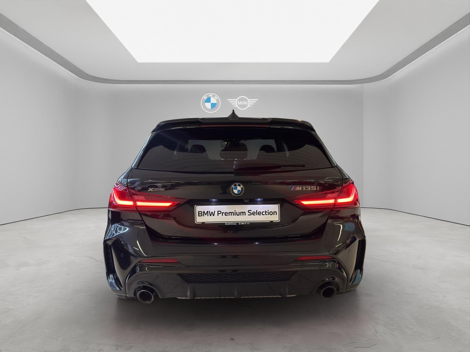 BMW M135i xDrive M Performance Paket-showroom-element-3