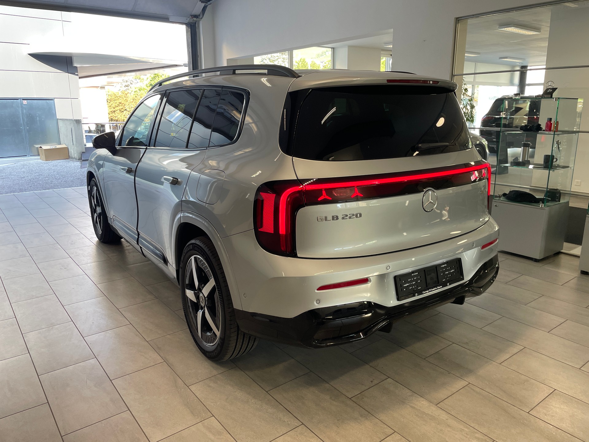 MERCEDES-BENZ GLB 220 4M AMG Line 7places-image-4