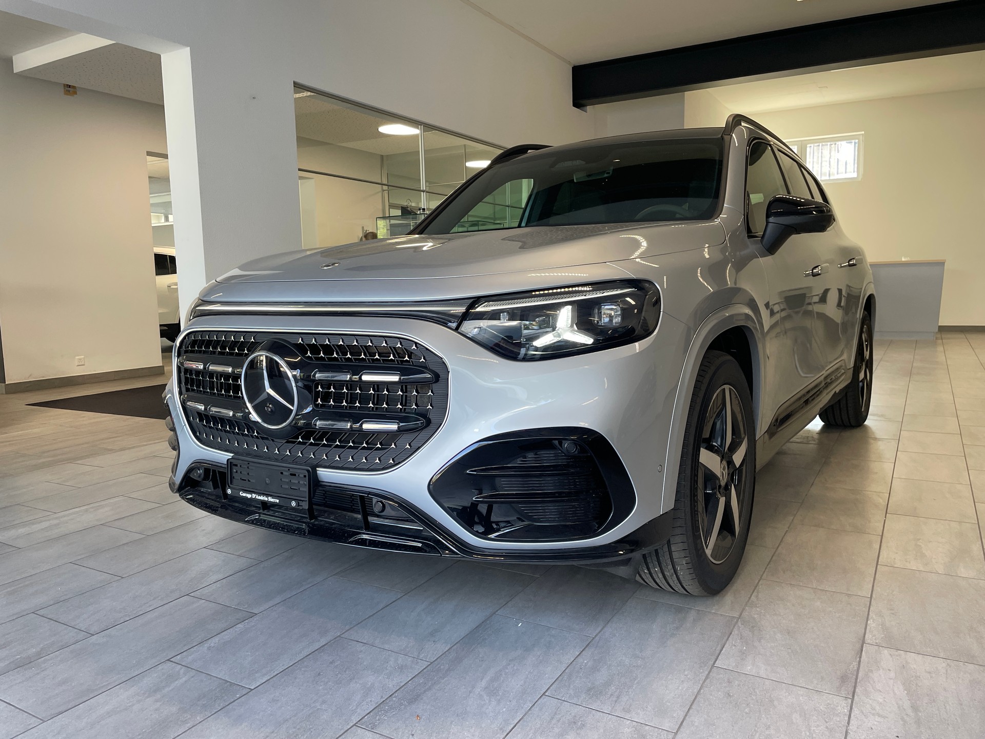 MERCEDES-BENZ GLB 220 4M AMG Line 7places-showroom-element-1