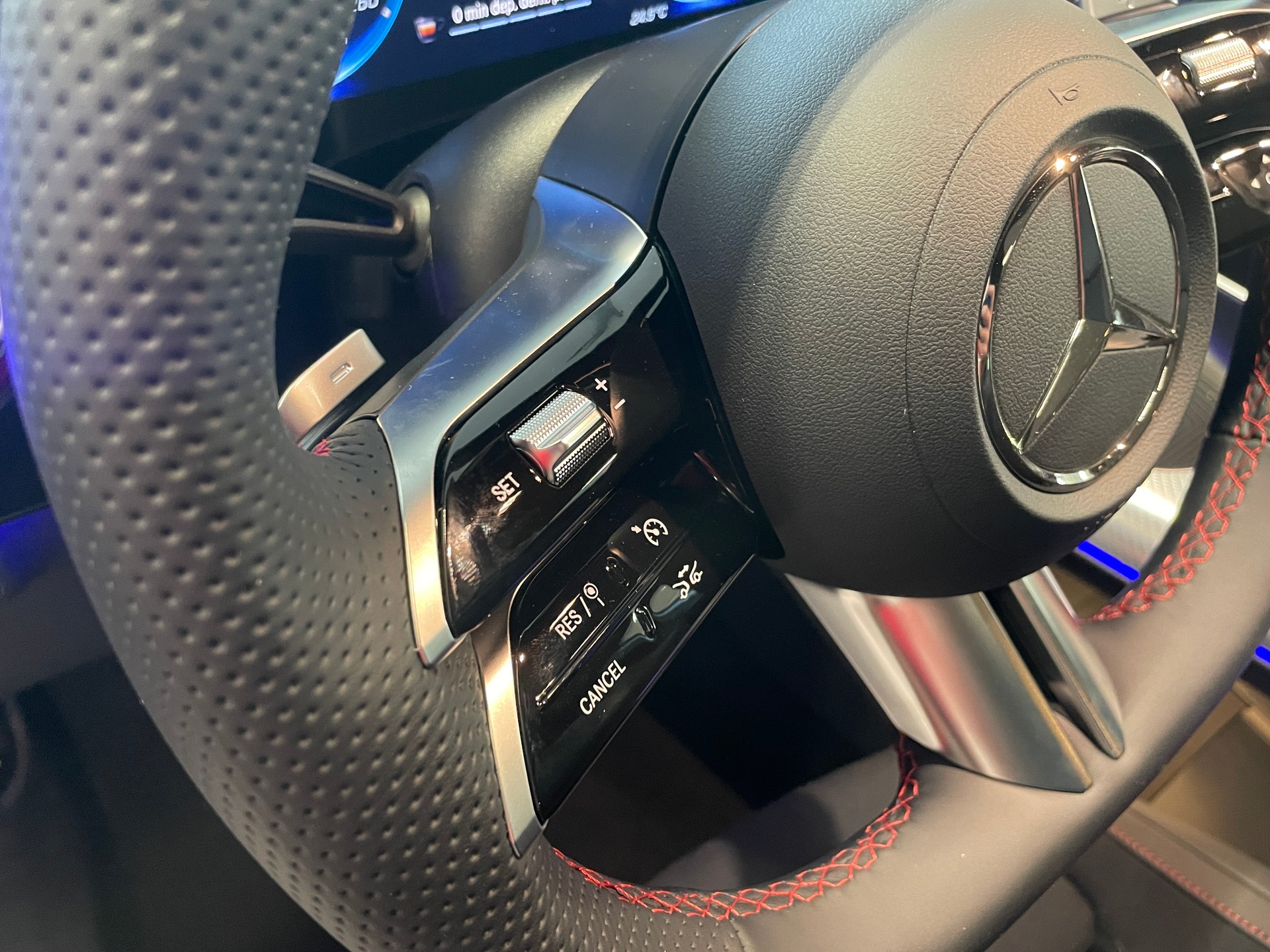 MERCEDES-BENZ GLB 220 4M AMG Line 7places-image-14