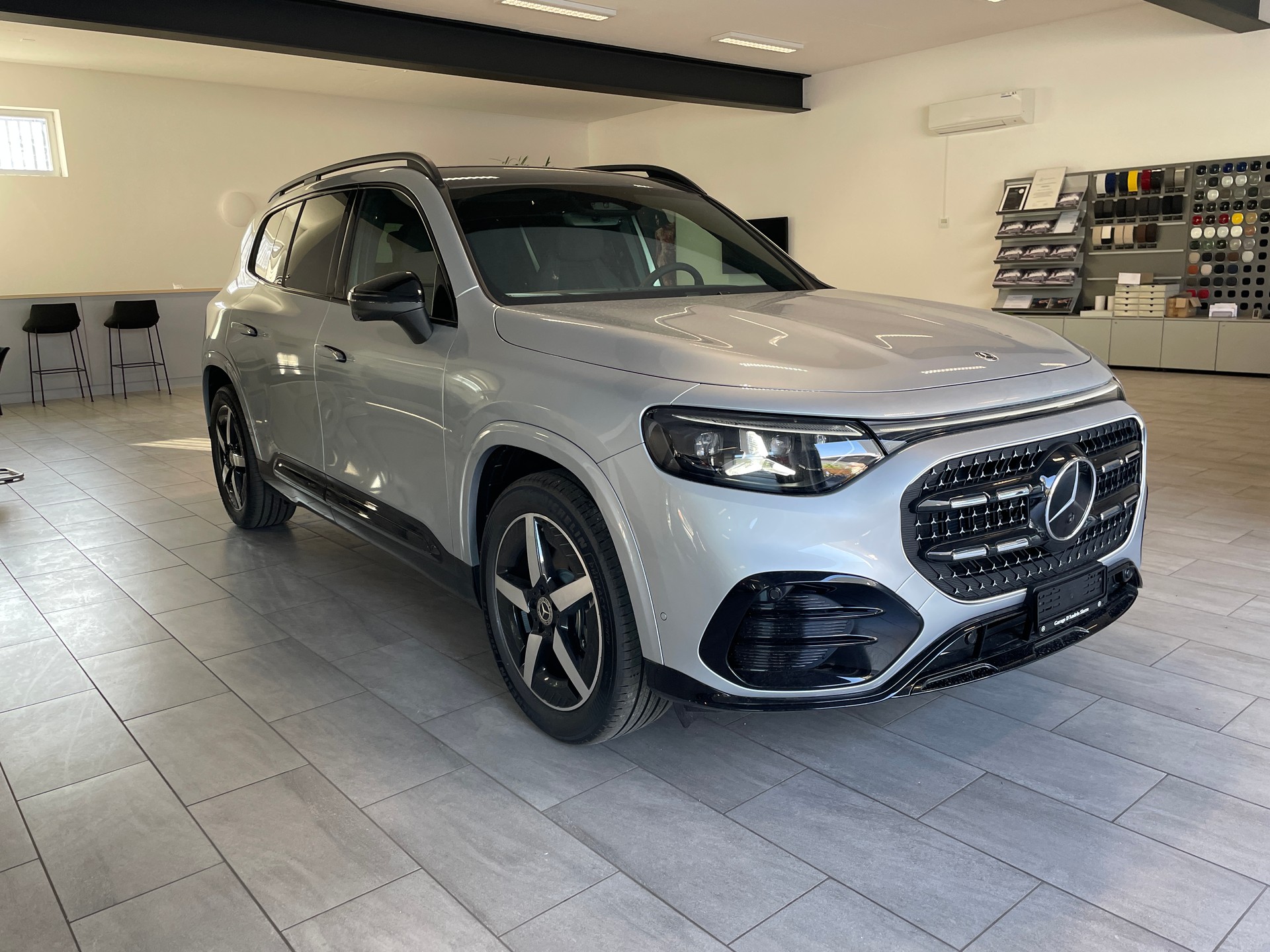 MERCEDES-BENZ GLB 220 4M AMG Line 7places-showroom-element-2
